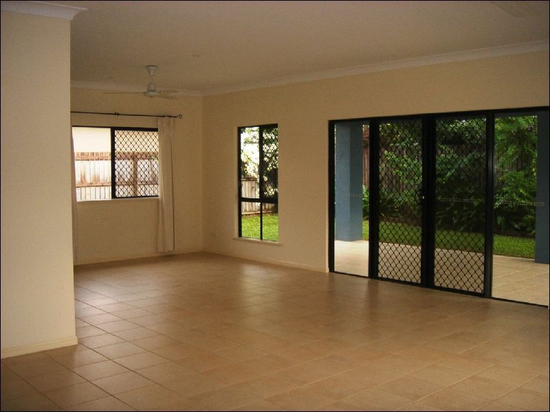 8 Moore Road, Kewarra Beach, QLD 4879