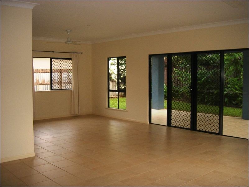 8 Moore Road, Kewarra Beach, QLD 4879
