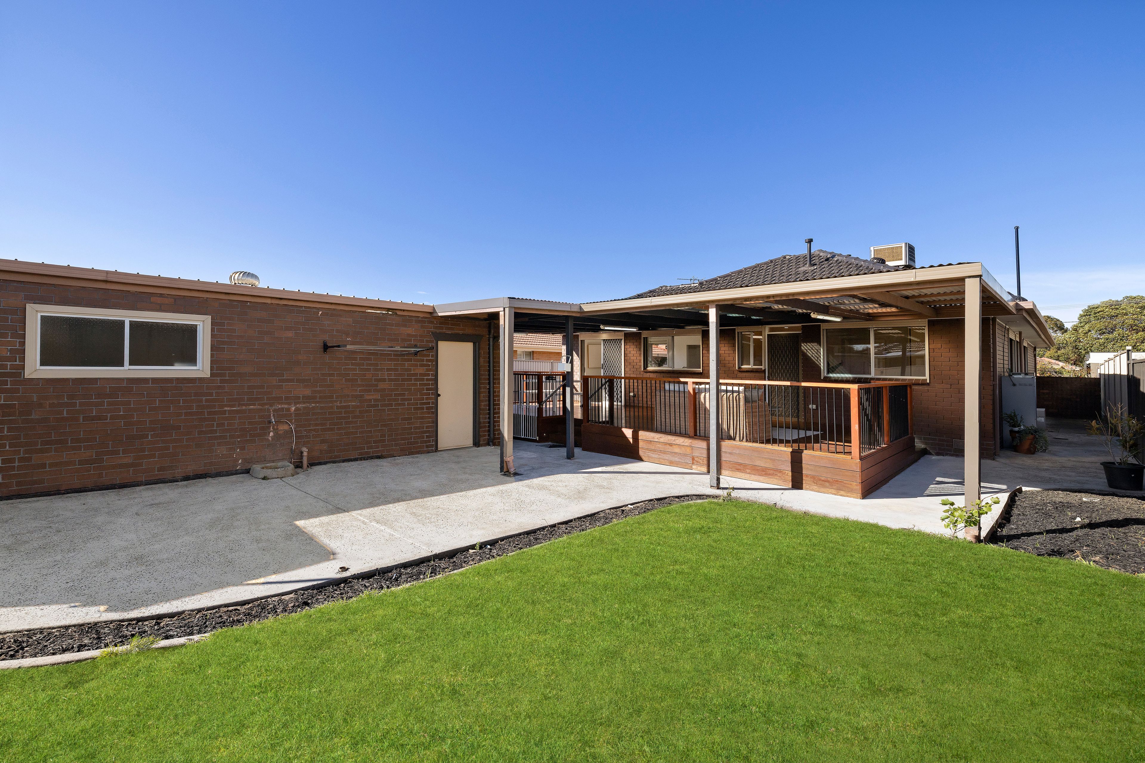52 Denver Crescent — photo 17 of 20