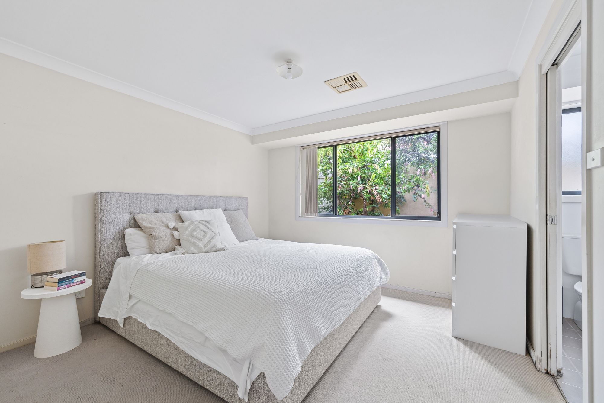 38B Brisbane Street — photo 4 of 5