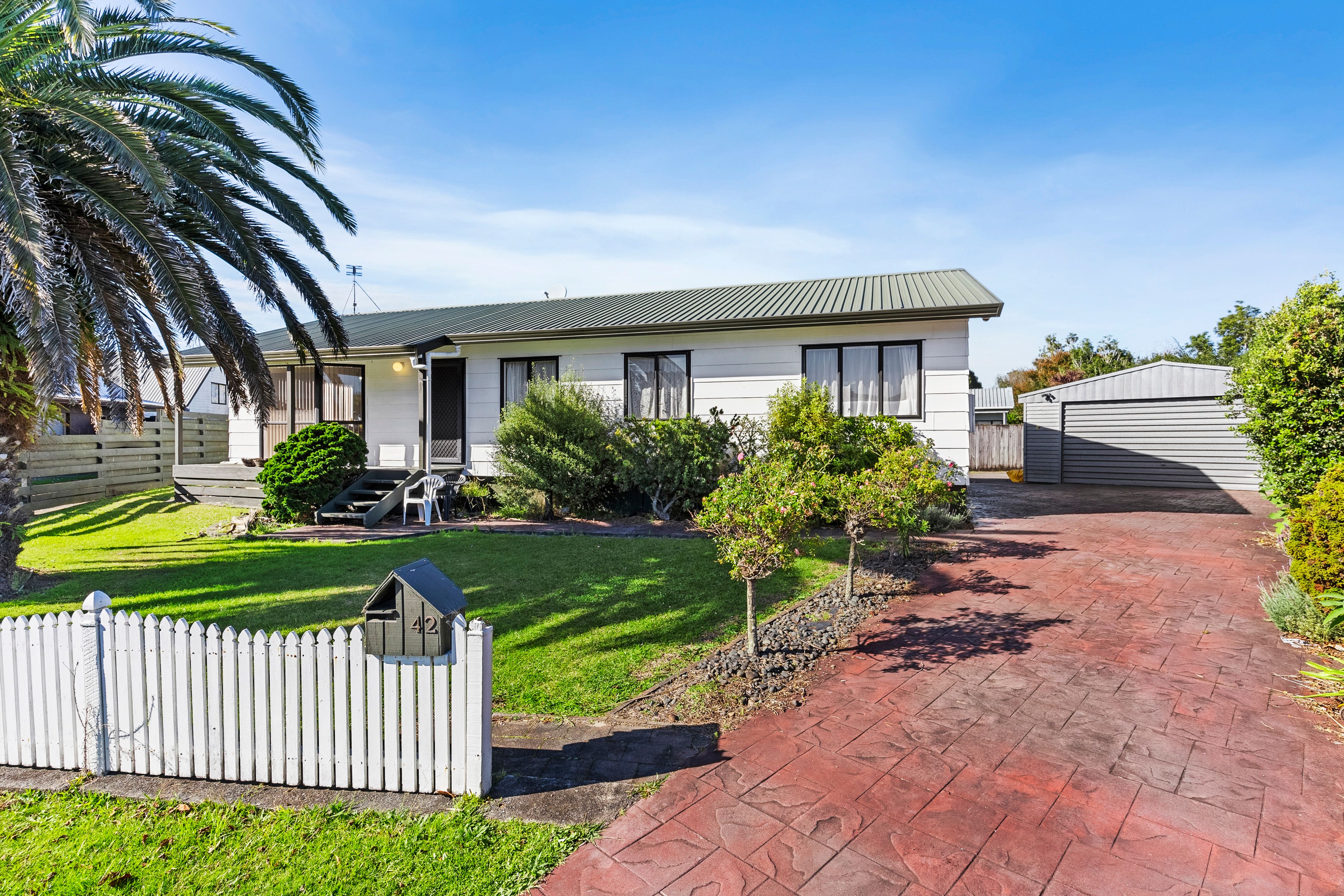 42 Pinehurst Place, Wattle Downs, Manukau City