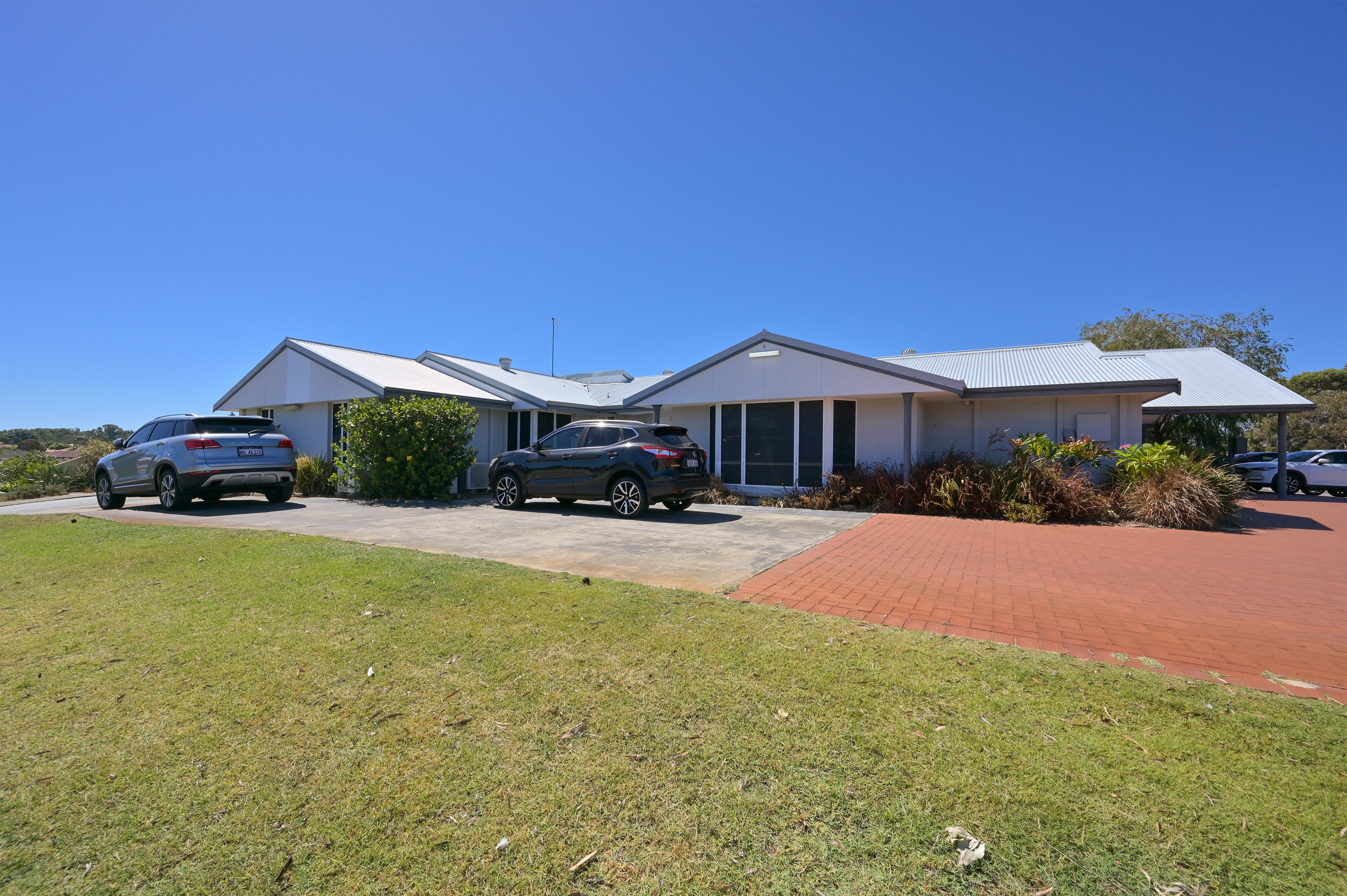 Cnr Peelwood Parade/& Mahogany Drive, Halls Head, WA 6210 Medical