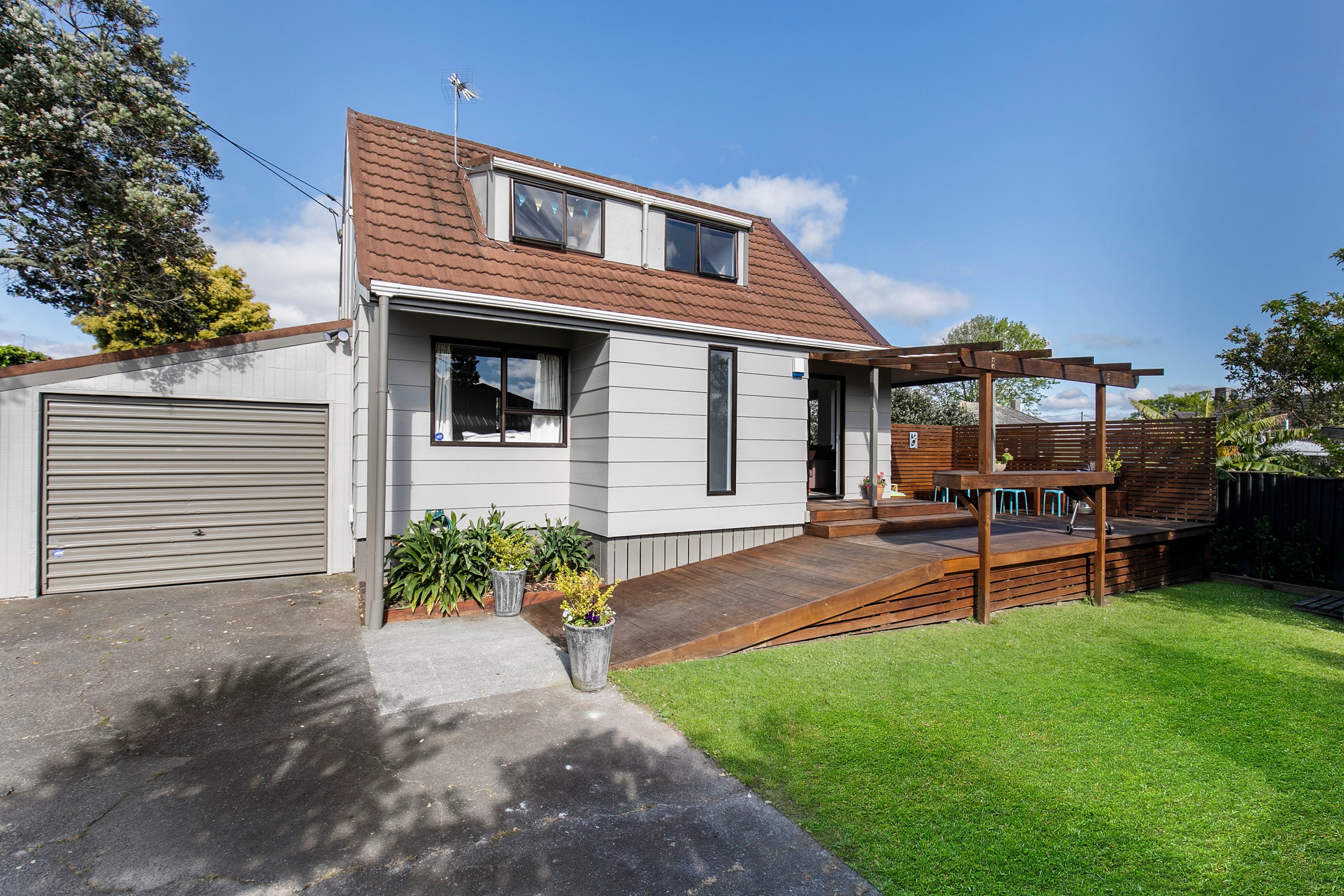 2/24 Lancaster Road, Beach Haven, North Shore City