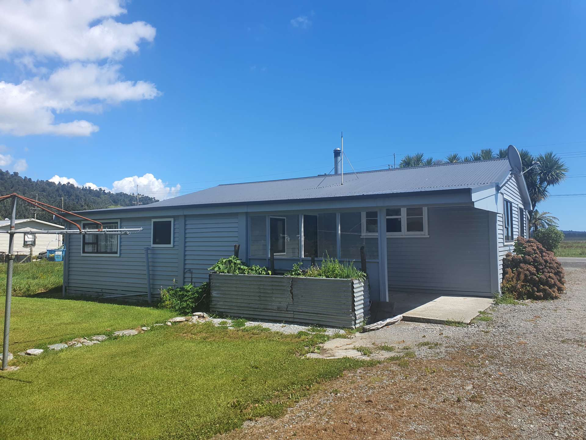 24 Wanganui Flat Road photo 1