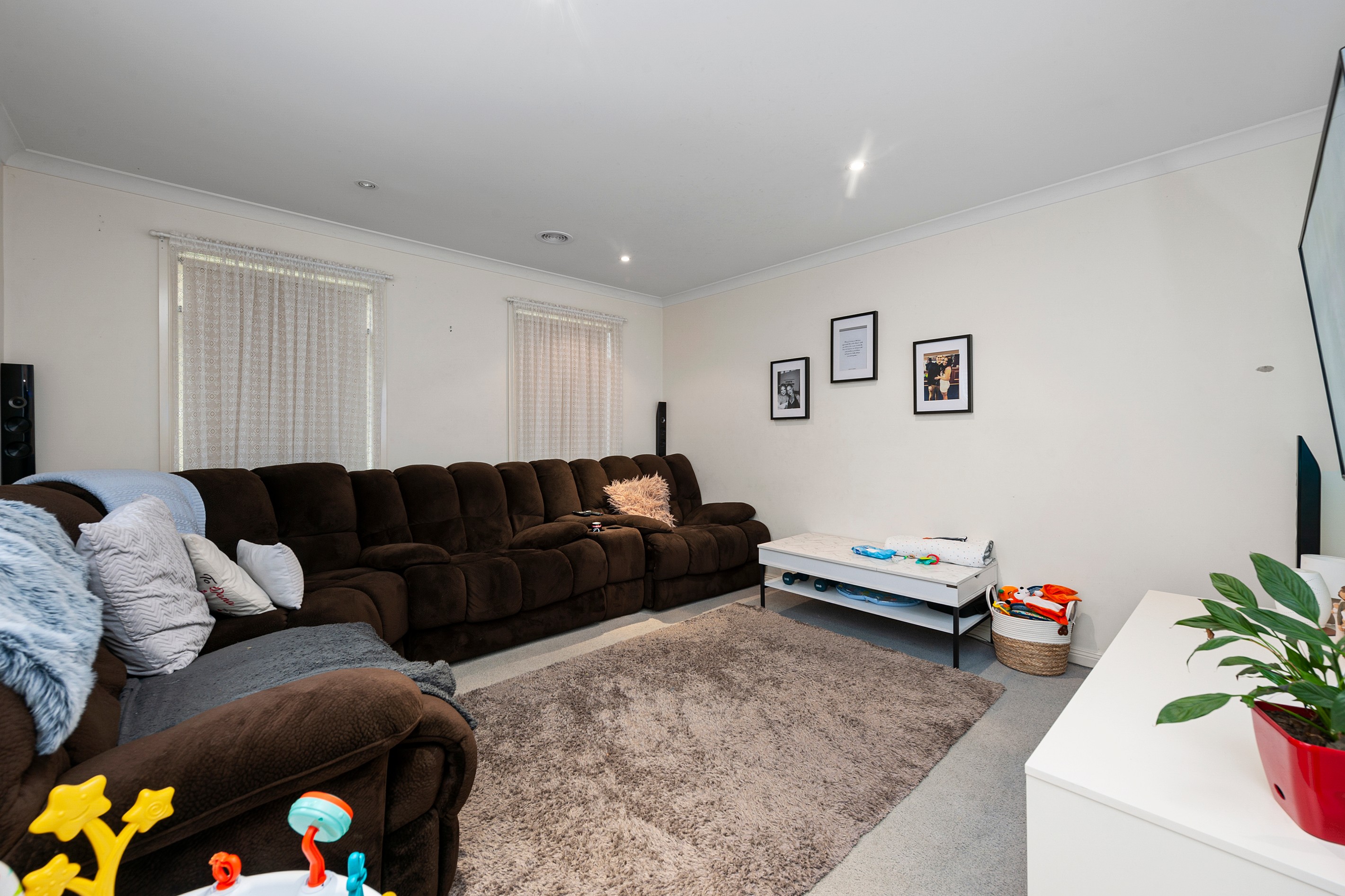 24 Lake Gardens Avenue, Lake Gardens, VIC 3355