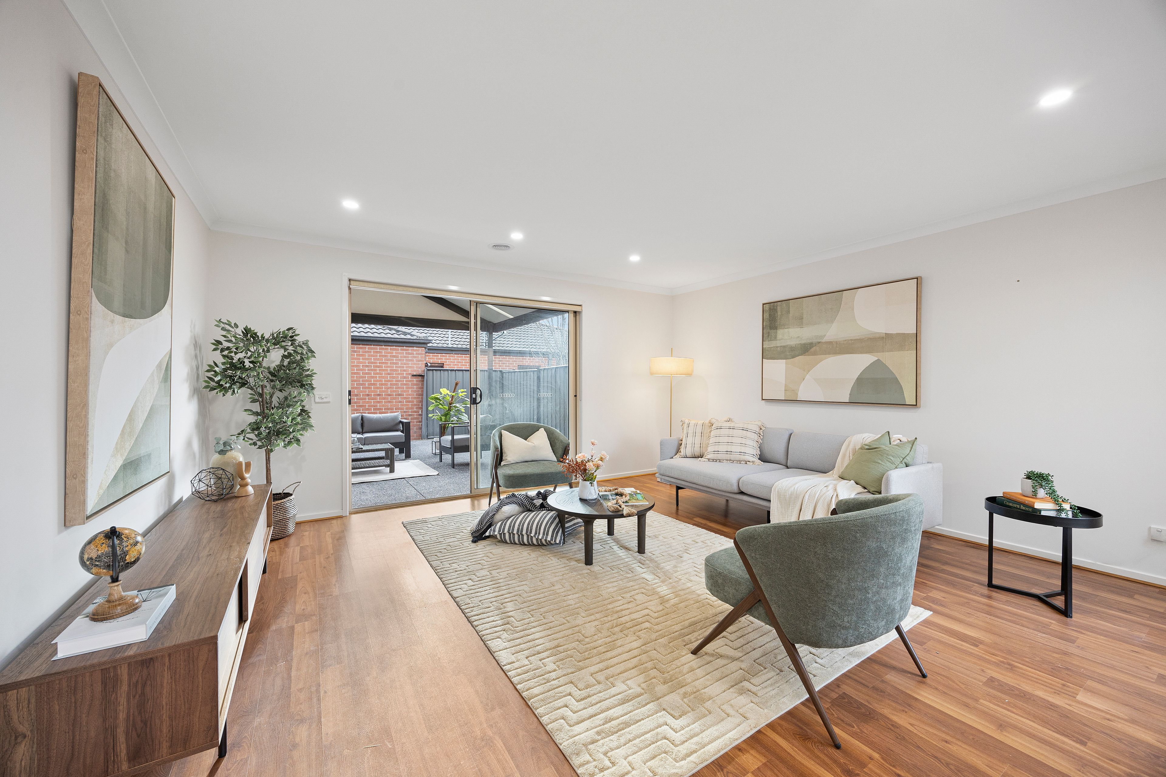 8 Gidran Way, Clyde North, VIC 3978