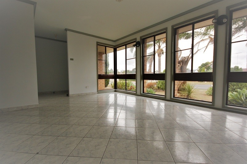 264 Copperfield Drive, Rosemeadow, NSW 2560