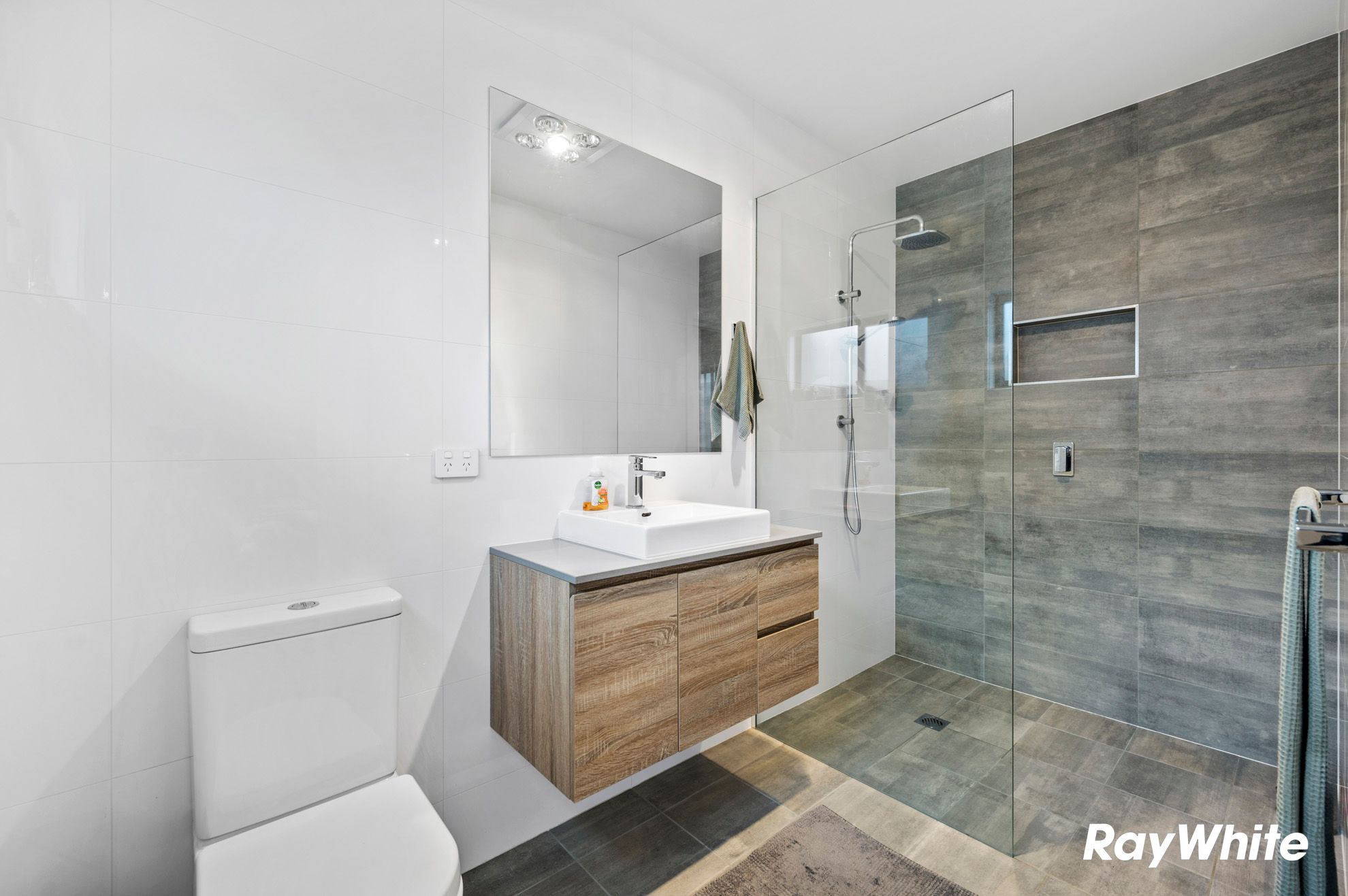 14 Azure Avenue — photo 8 of 27