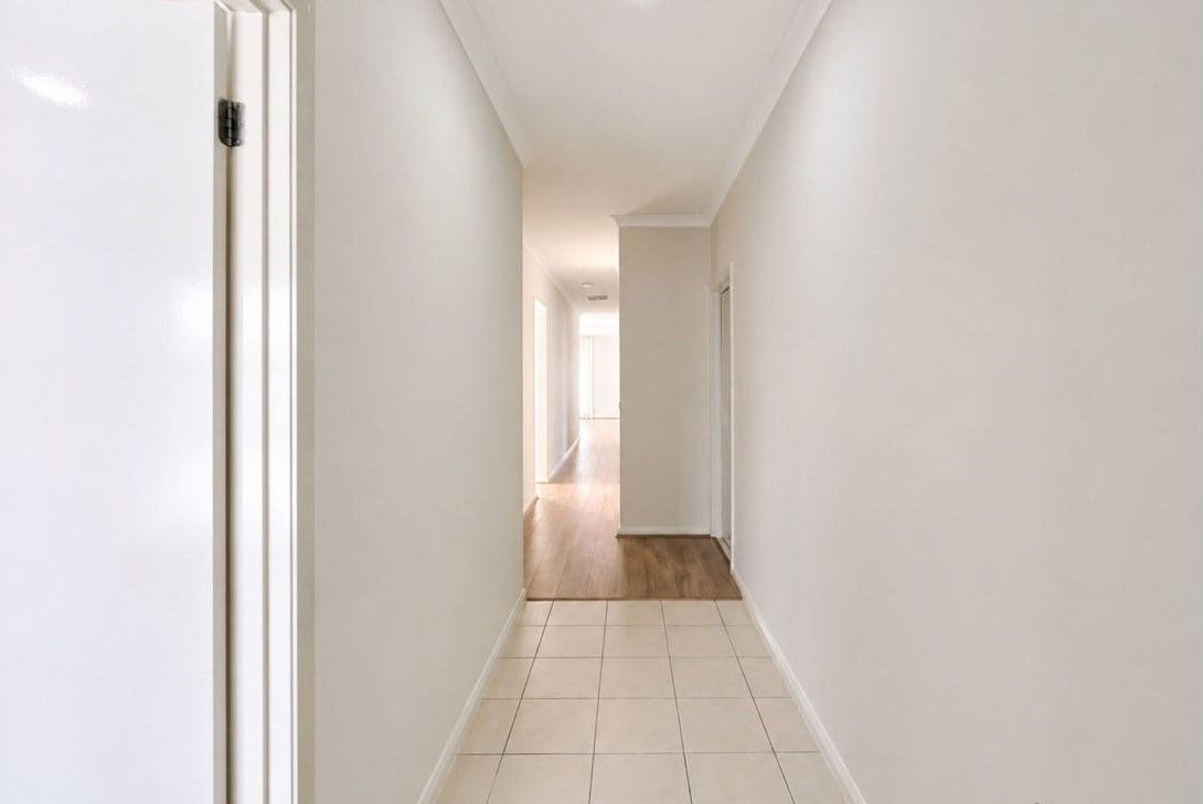 13 Holland Crescent — photo 6 of 12