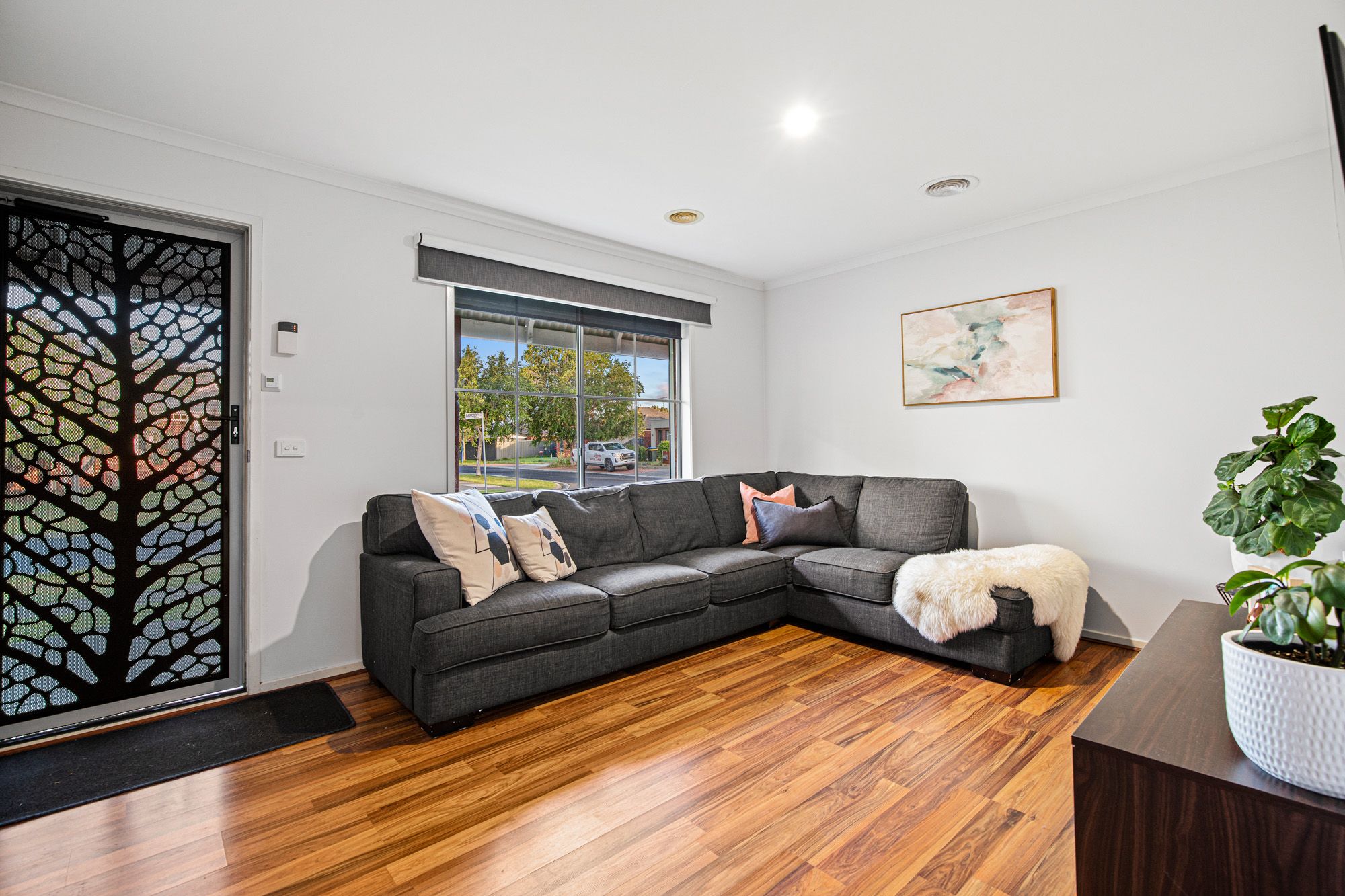 8 Burdekin Street, MANOR LAKES, VIC 3024