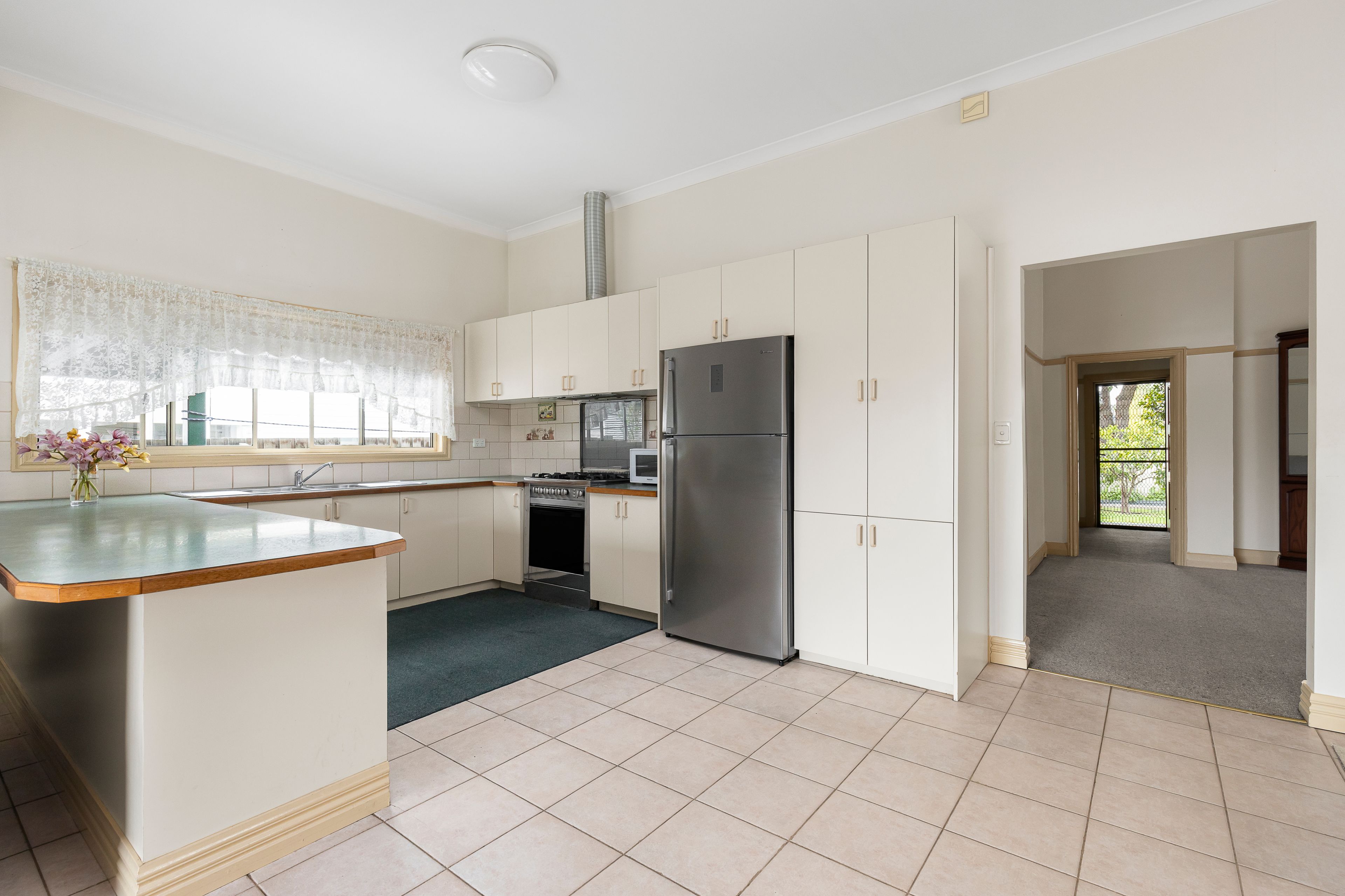 221 Huntingdale Road — photo 4 of 10