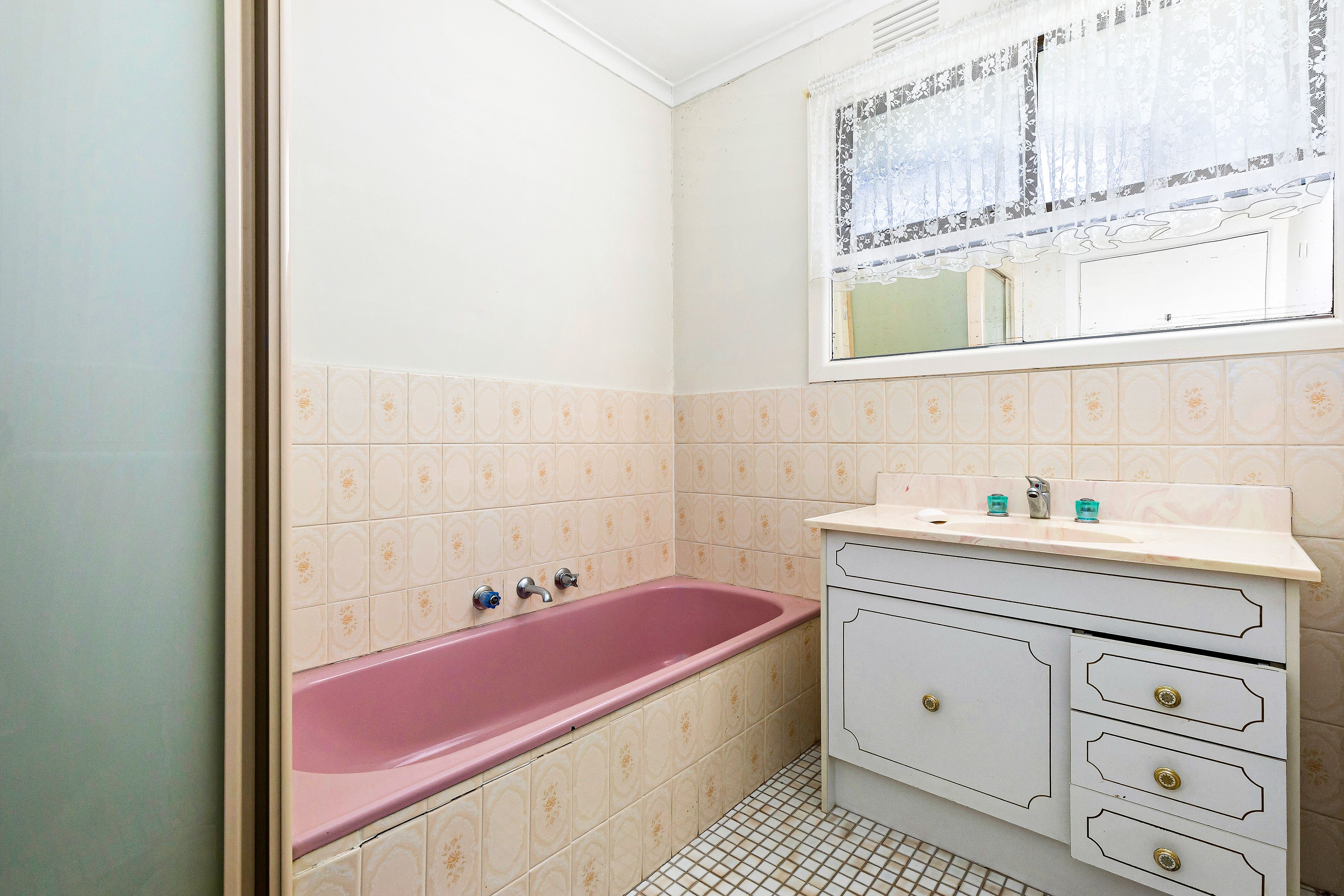 17 Somerlayton Crescent — photo 13 of 18