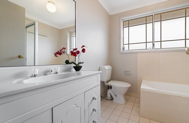 1 Bunda Place, Glenmore Park, NSW 2745