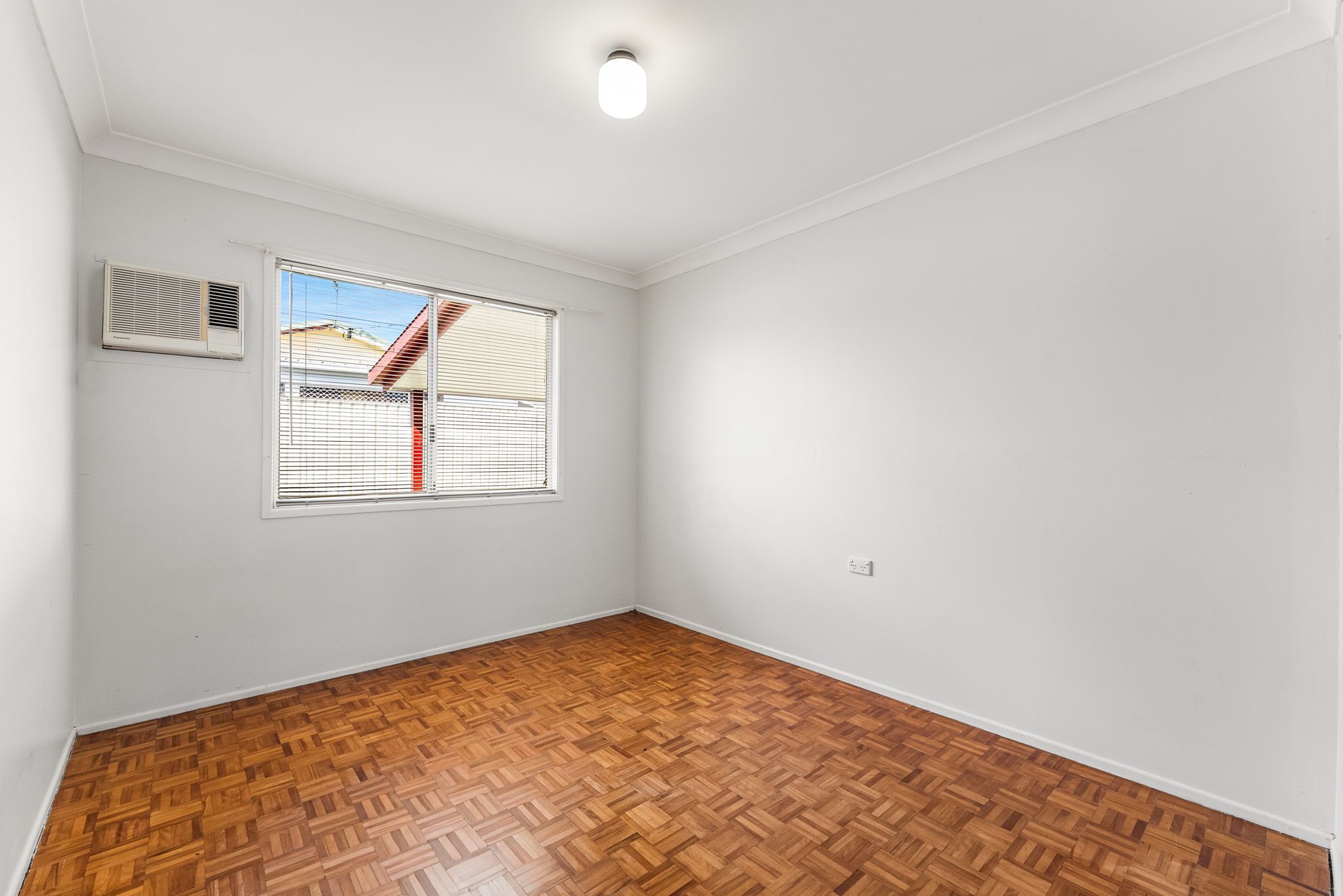 324 Middle Road — photo 12 of 20