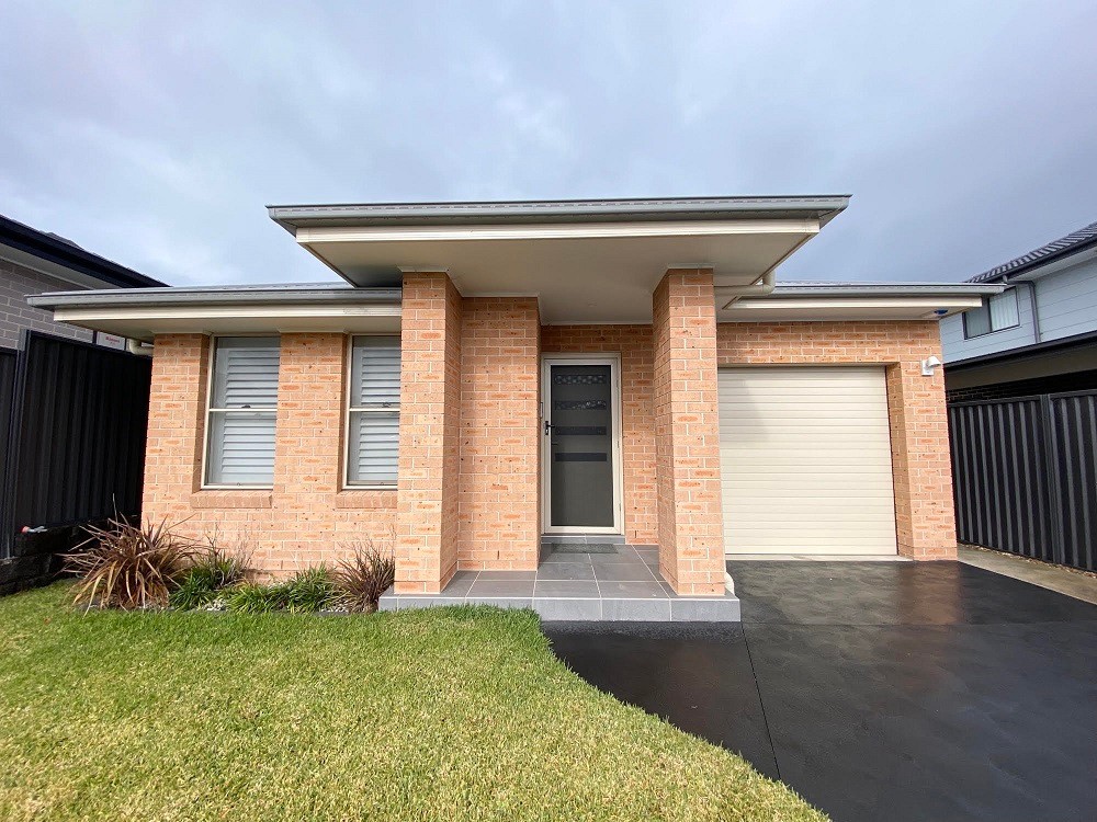 17 Charlton Street, Gregory Hills, NSW 2557