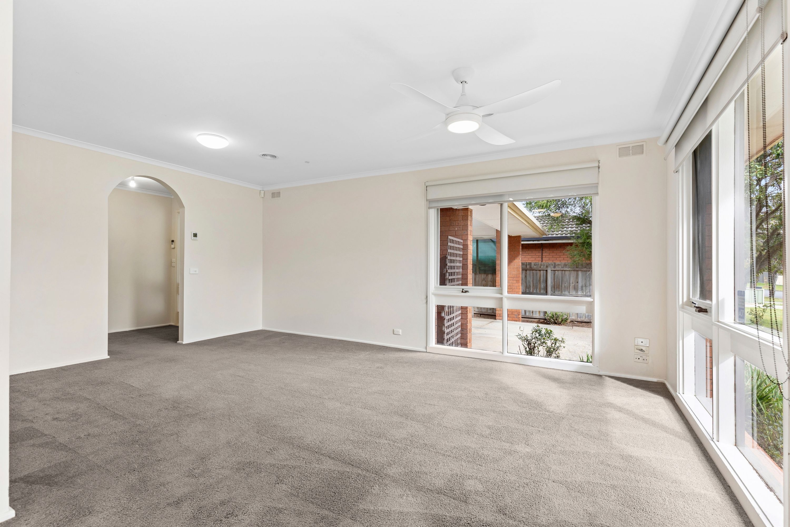 18 Sheeran Crescent — photo 4 of 16