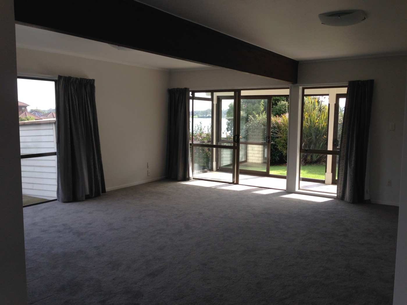 2/14 Bramley Drive, Farm Cove, Manukau City