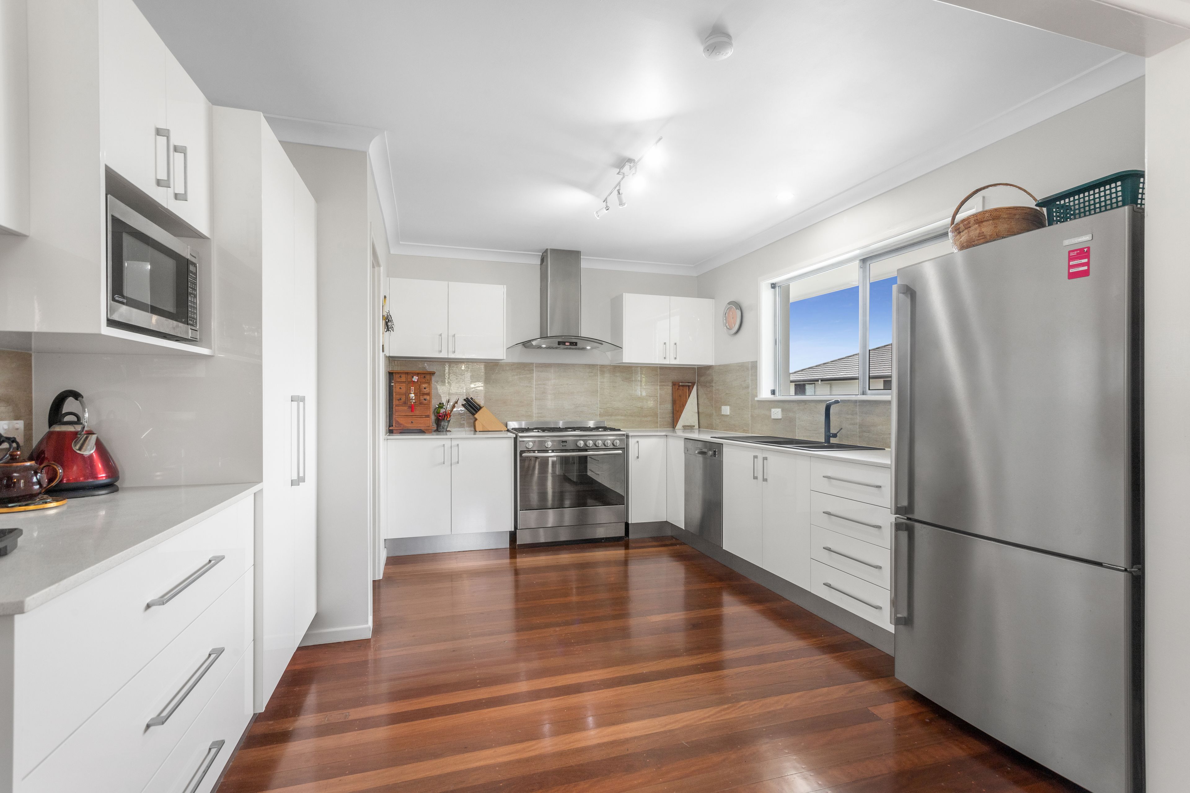 4 Tandanya Street, Mansfield, QLD 4122