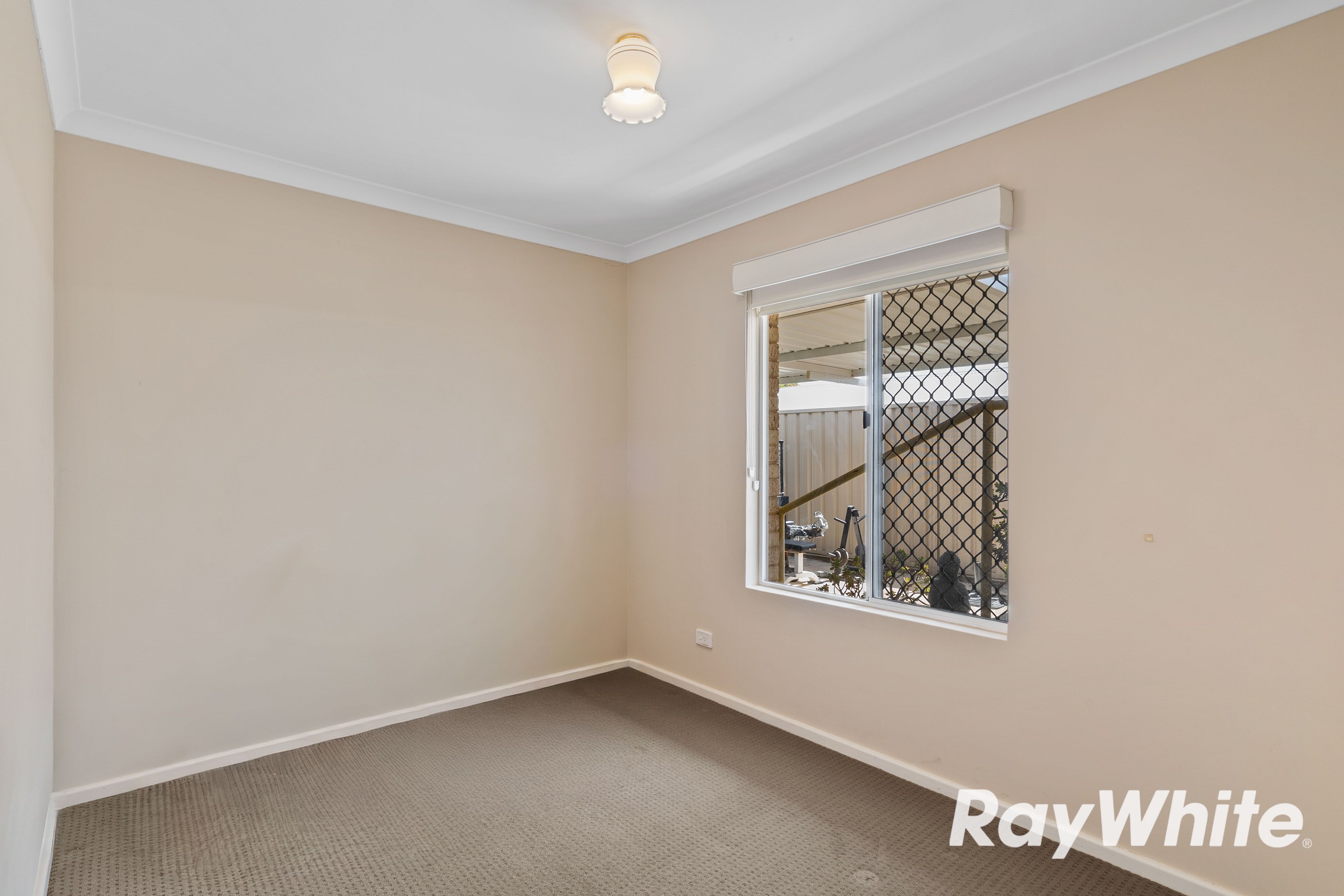 14 Moreton Crescent — photo 12 of 17
