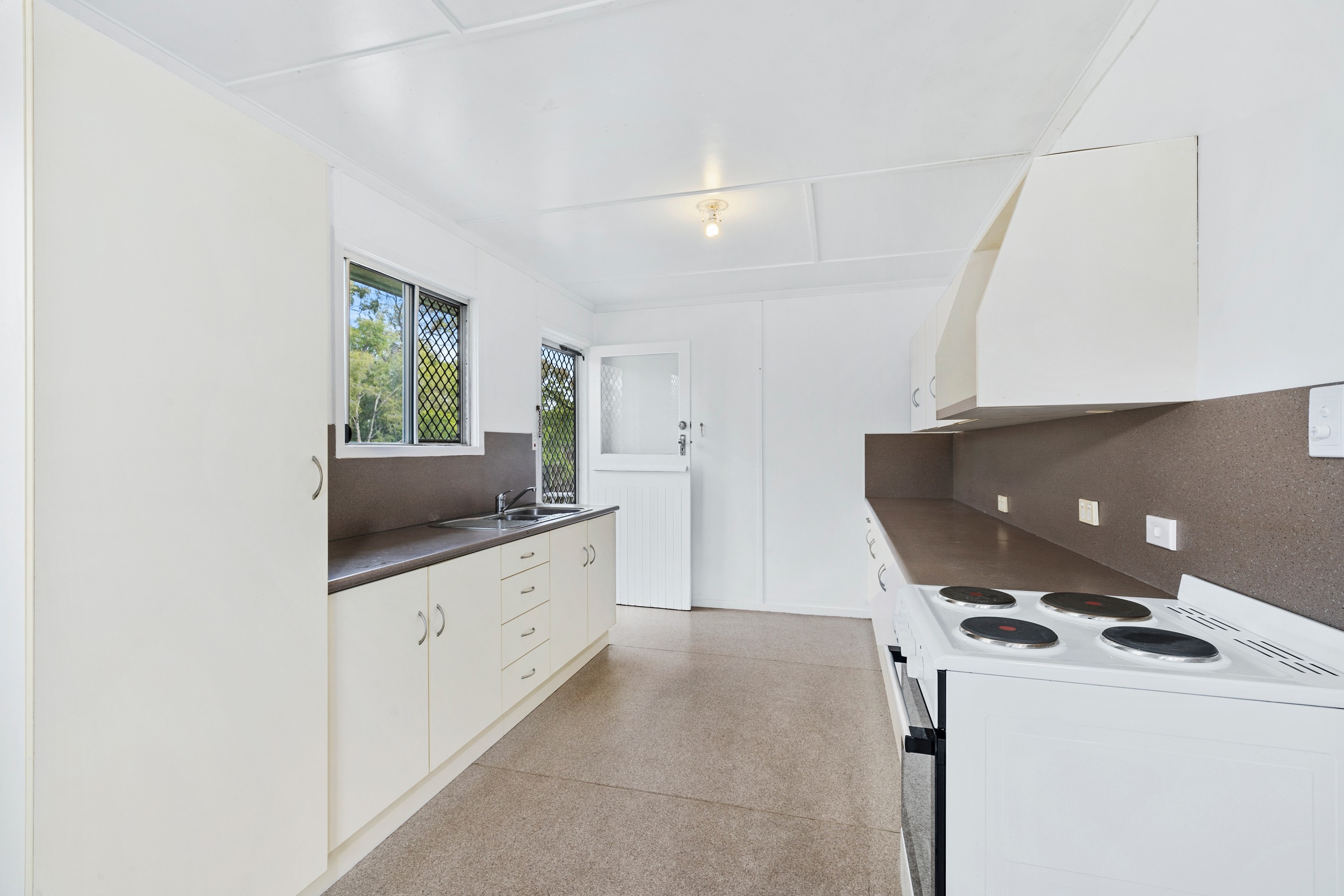 25 Coase Street, West Gladstone, QLD 4680