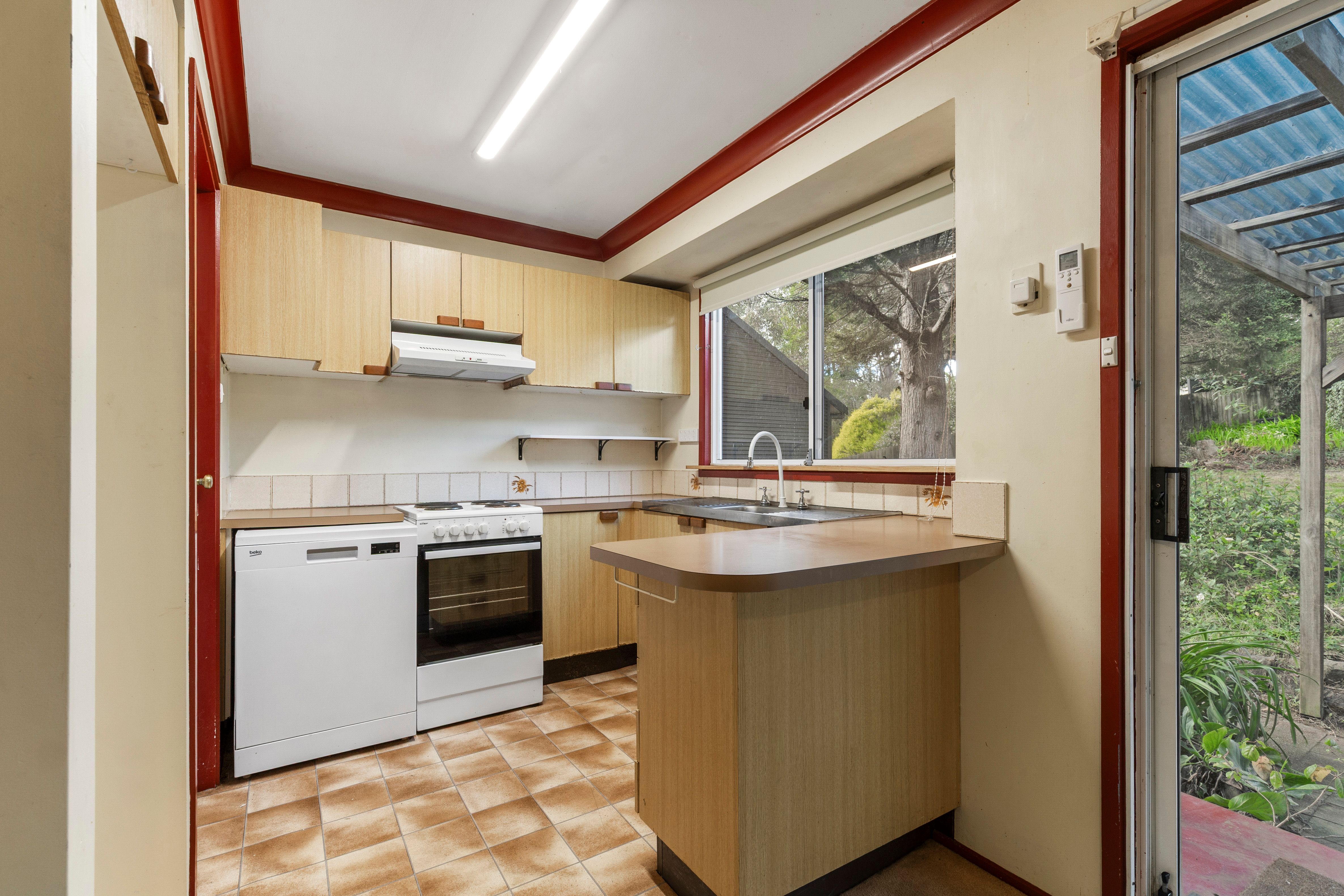63 Godson Avenue — photo 4 of 10