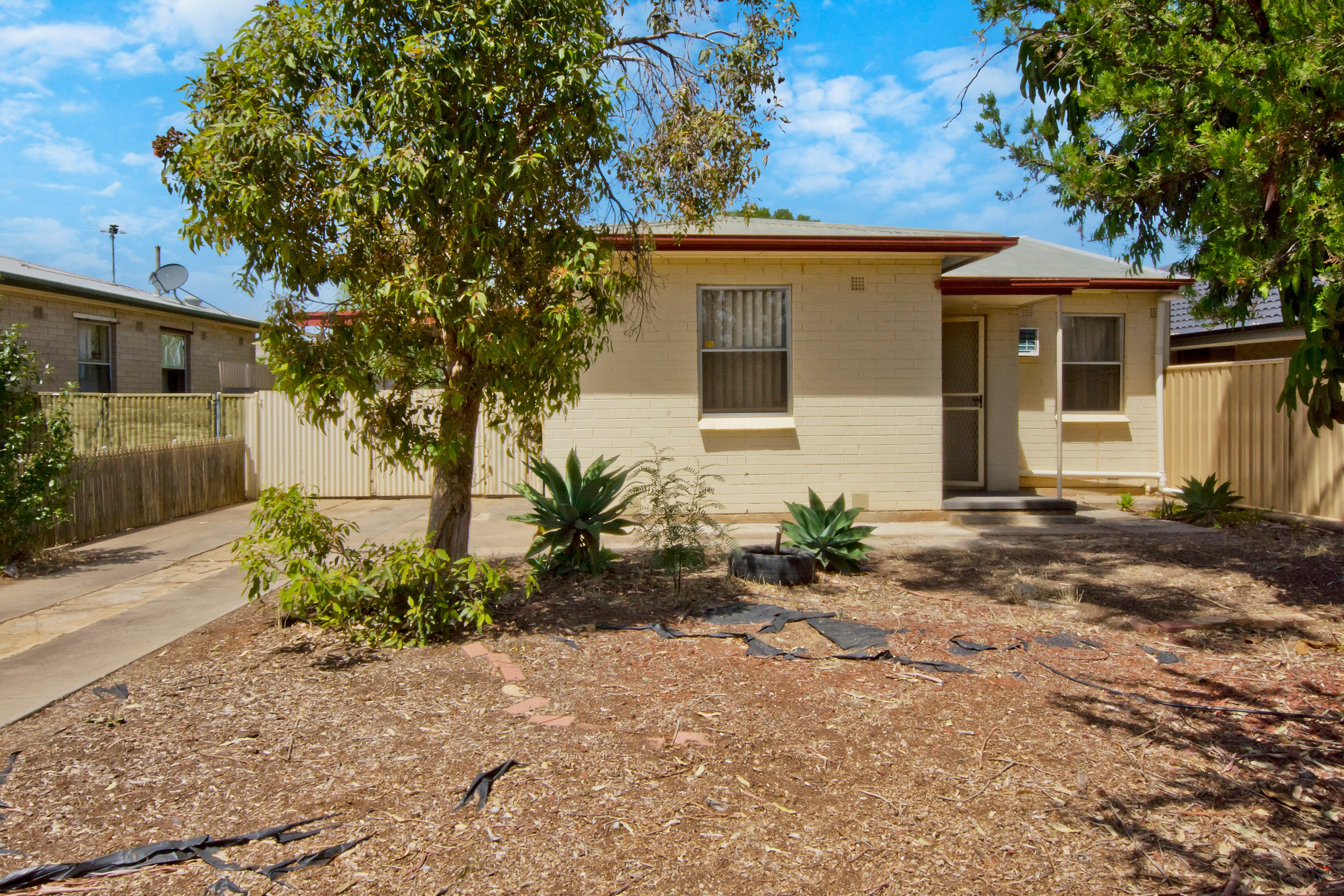 15 Small Crescent, Smithfield Plains, SA 5114