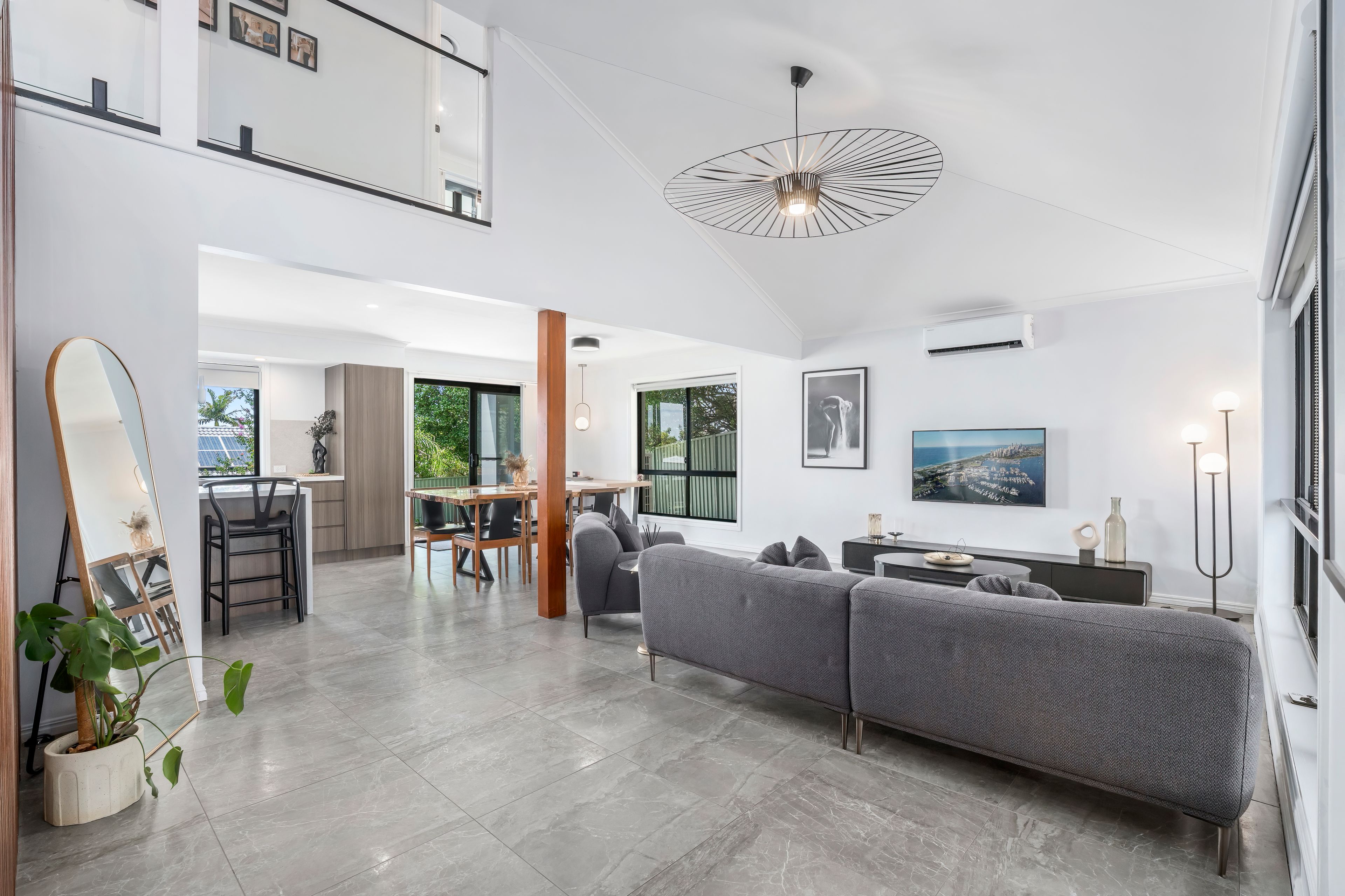 14 Carrumbella Drive, Arundel, QLD 4214