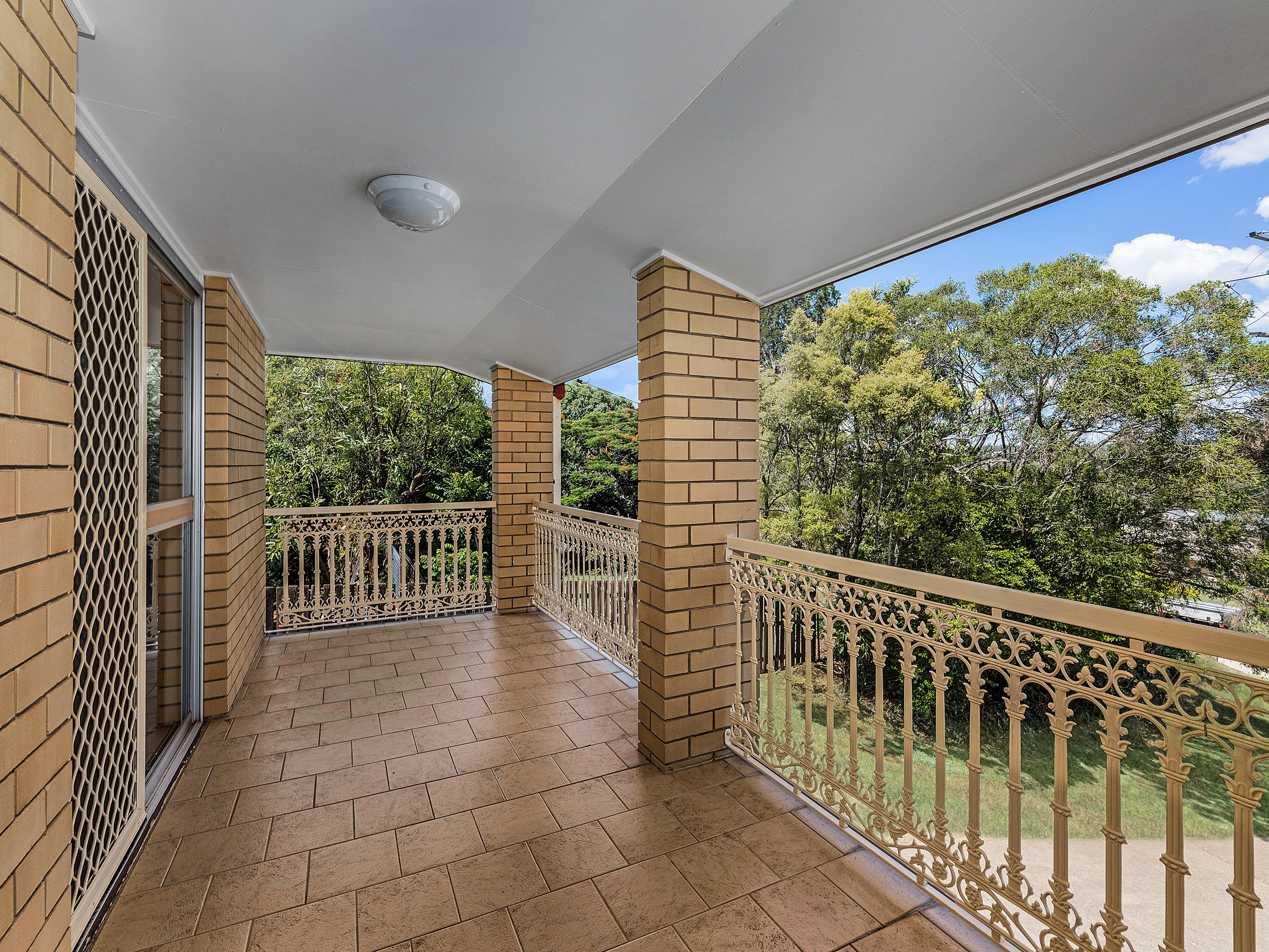 19 Skinner Crescent, Silkstone, QLD 4304