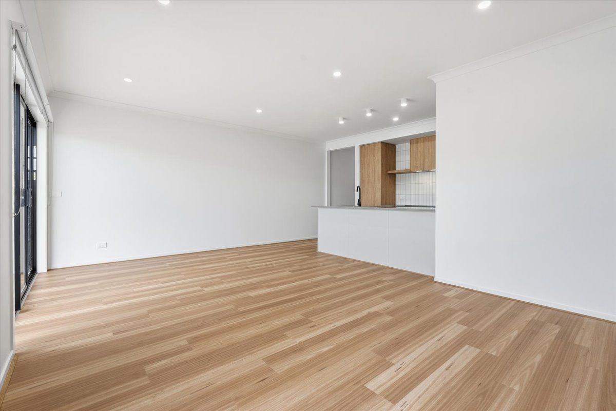 6 Ellis Drive — photo 3 of 9