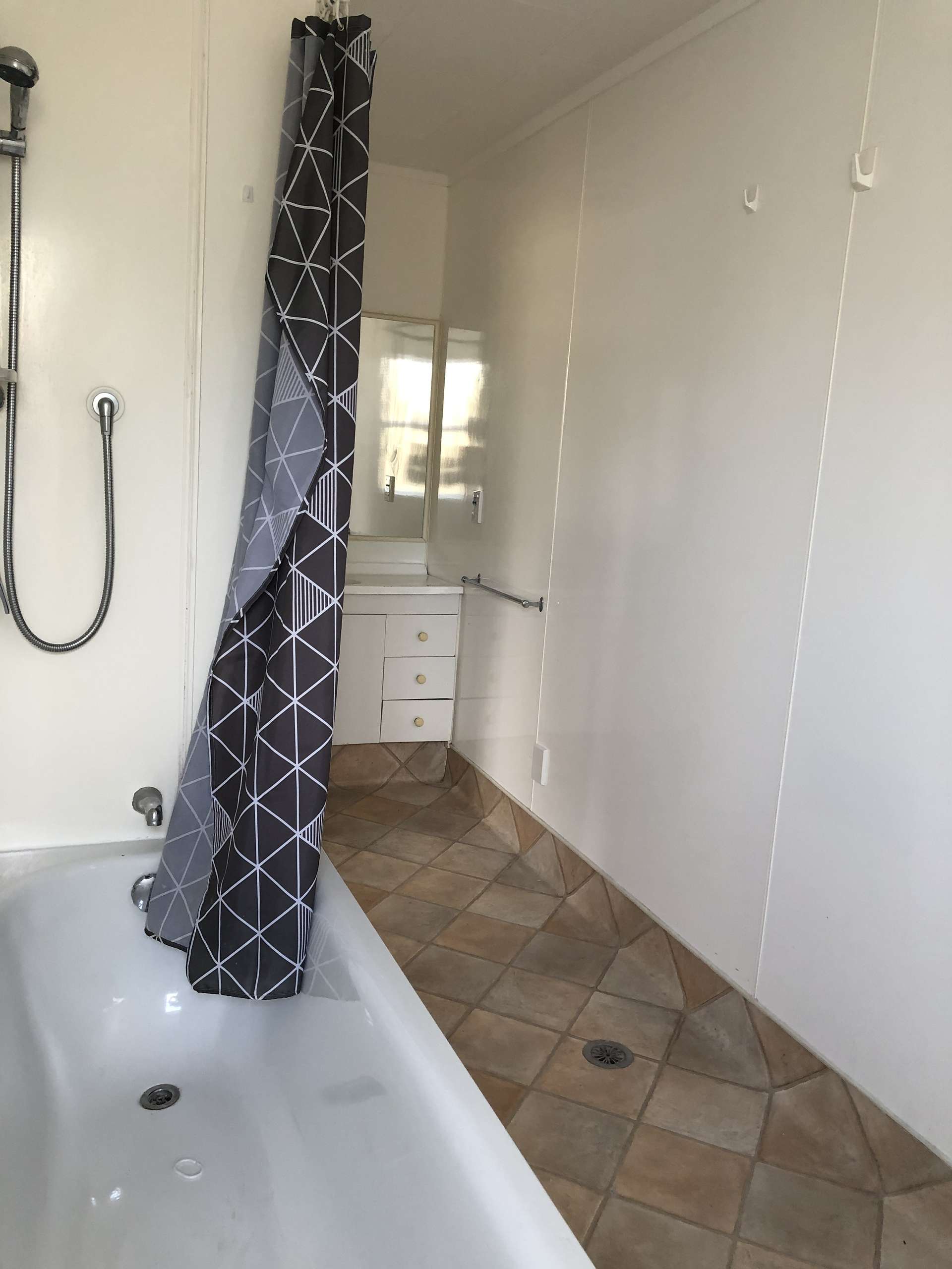 376 Main Road photo 17