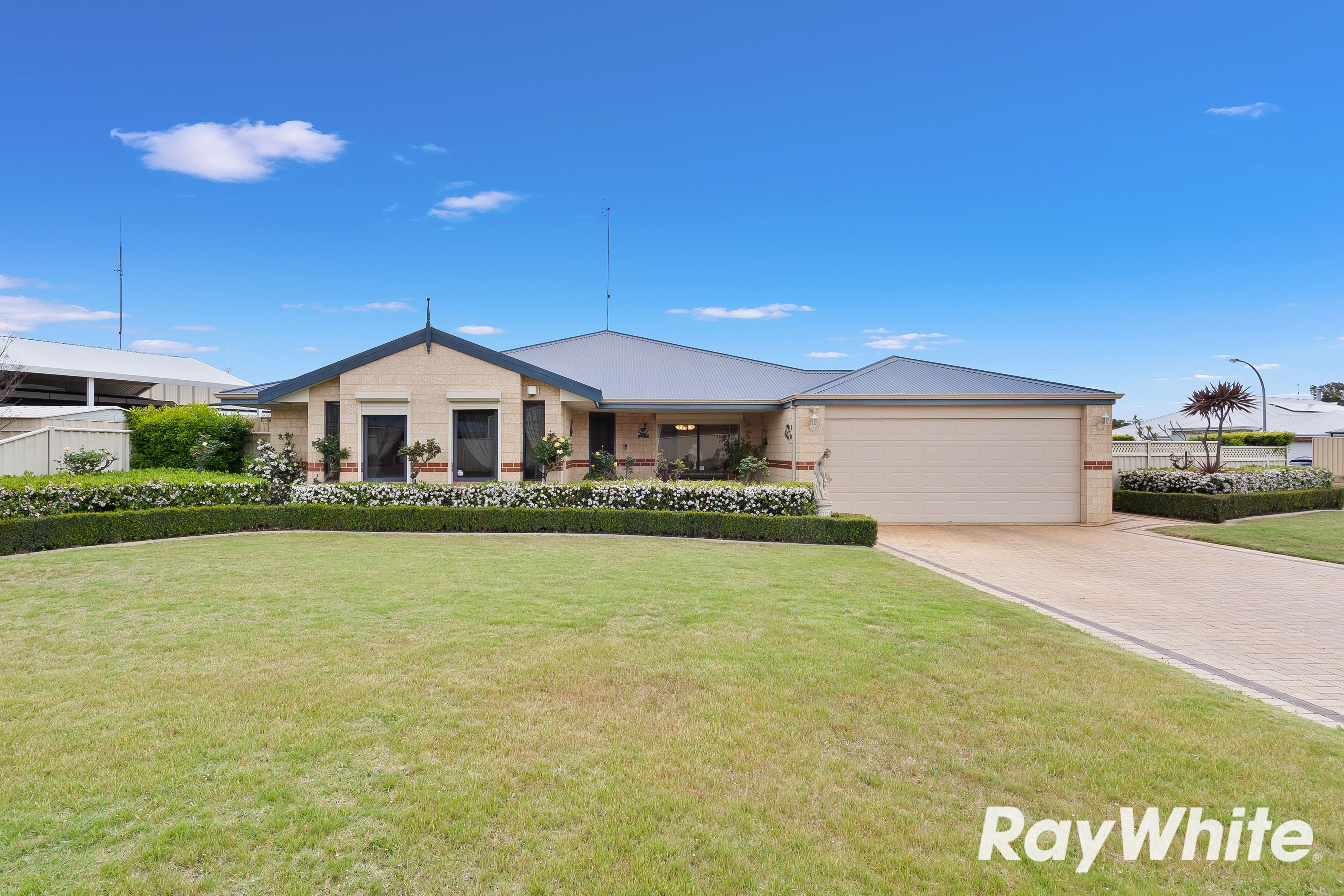 2 Mckay Avenue, Waroona, WA 6215