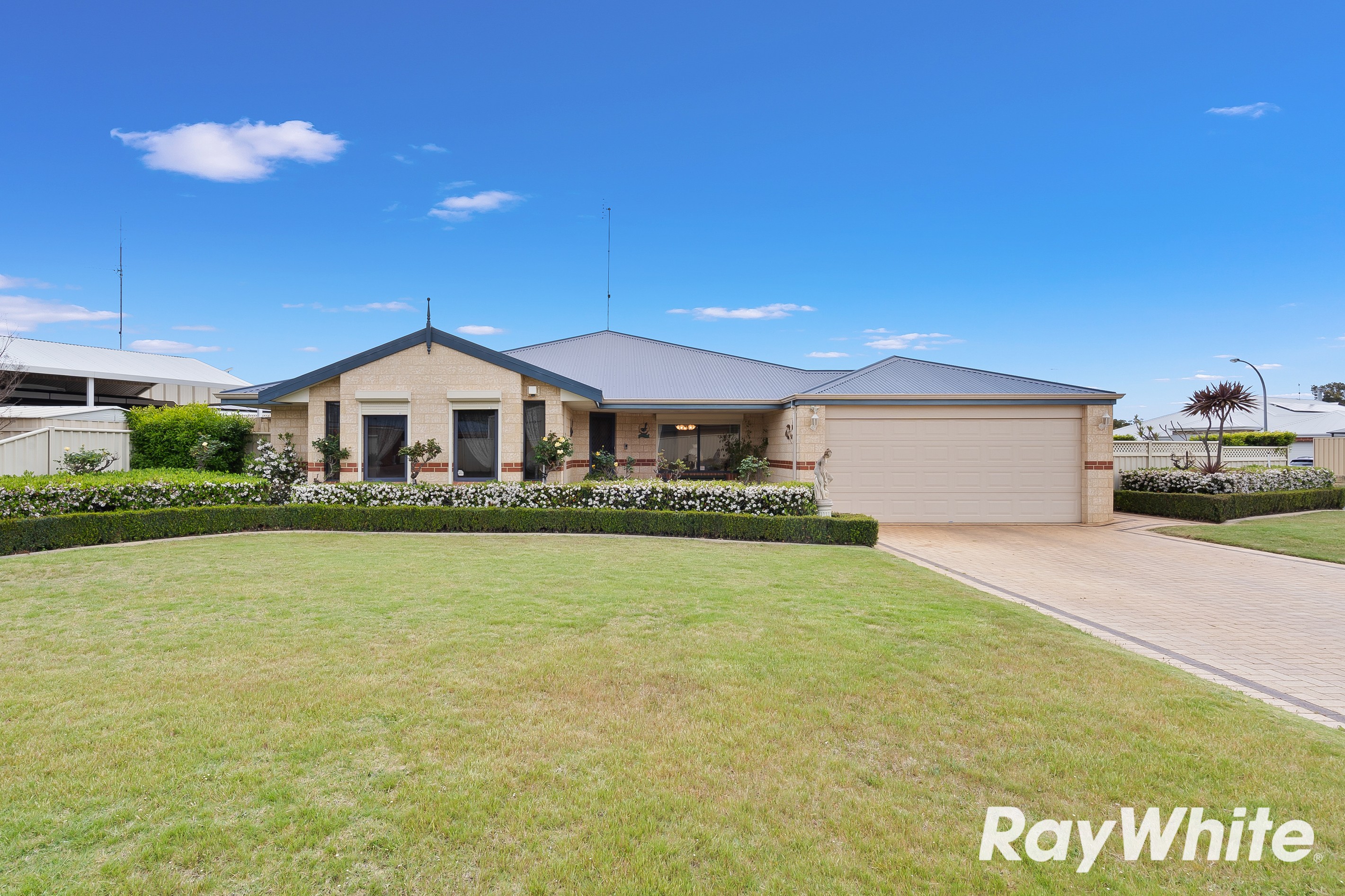 2 Mckay Avenue, Waroona, WA 6215