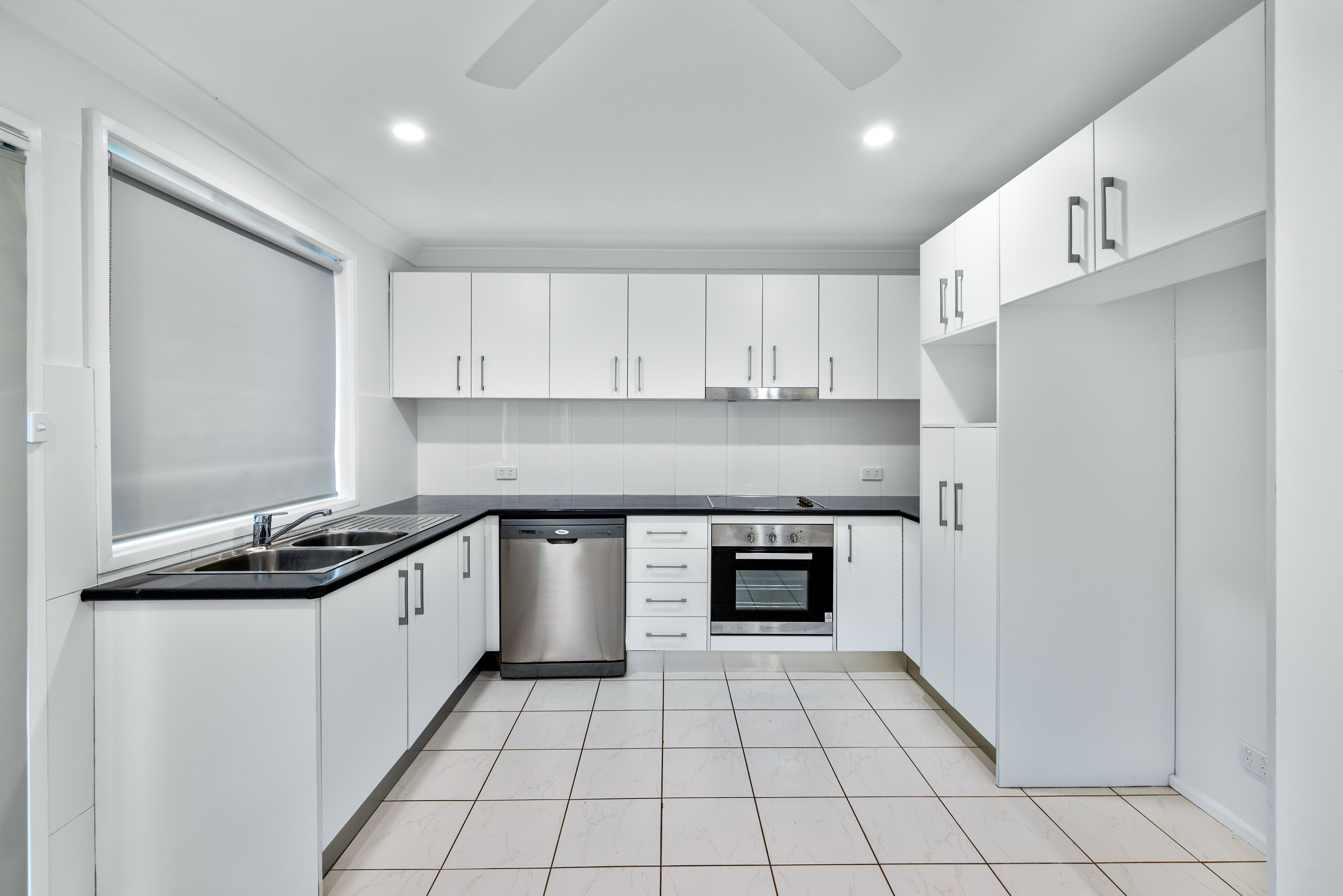 8 Akuna Avenue, Bradbury, NSW 2560