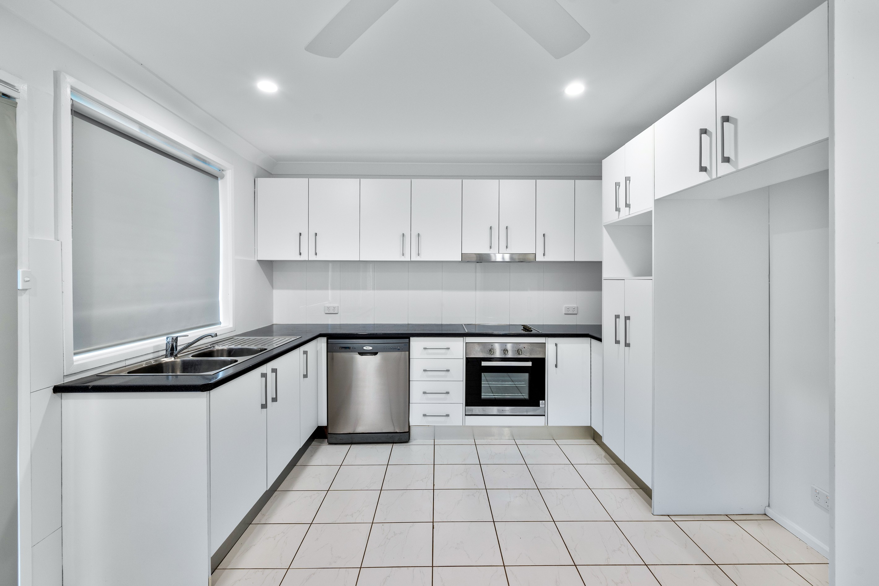 8 Akuna Avenue, Bradbury, NSW 2560