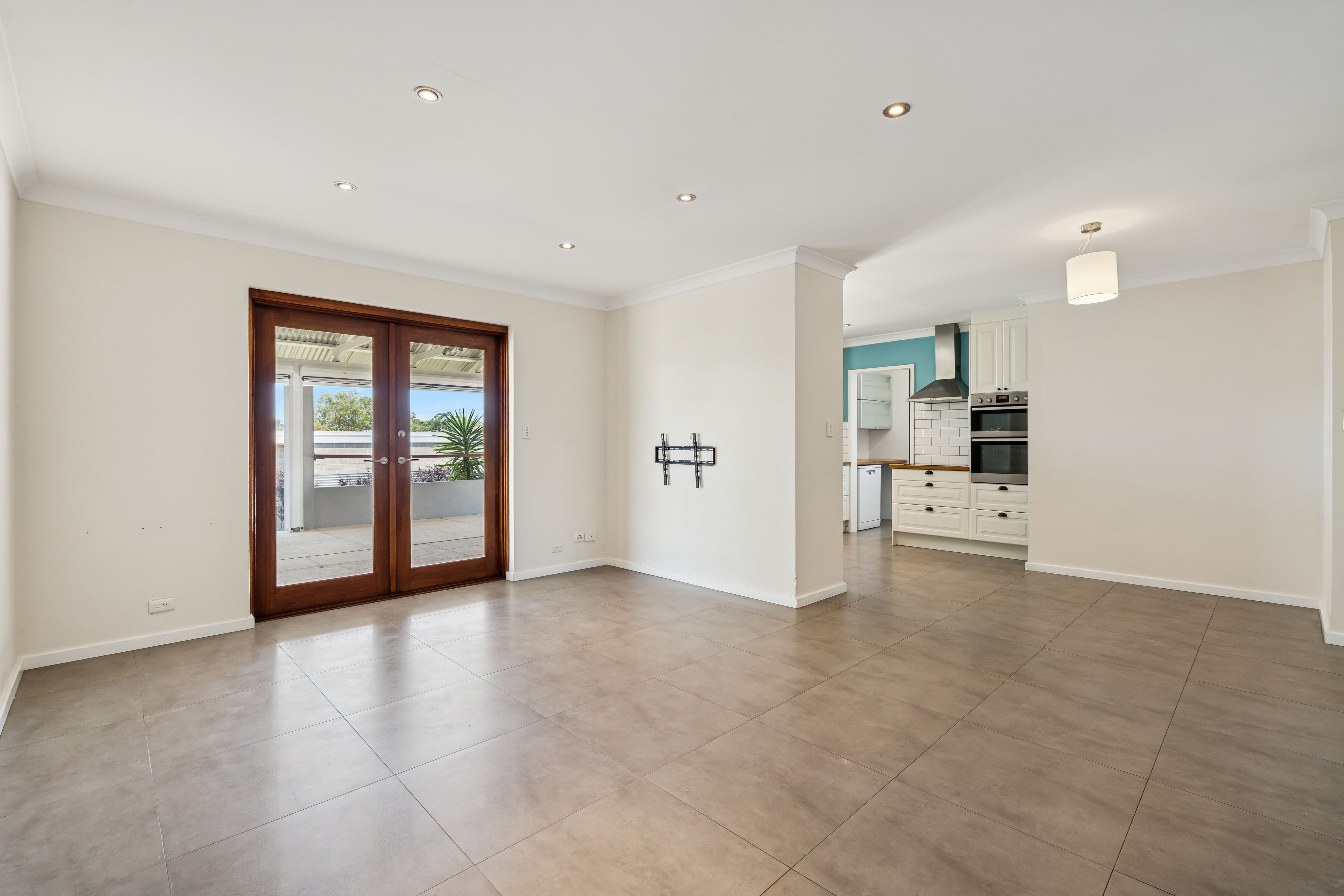 180 Bridgewater Drive, Kallaroo, WA 6025