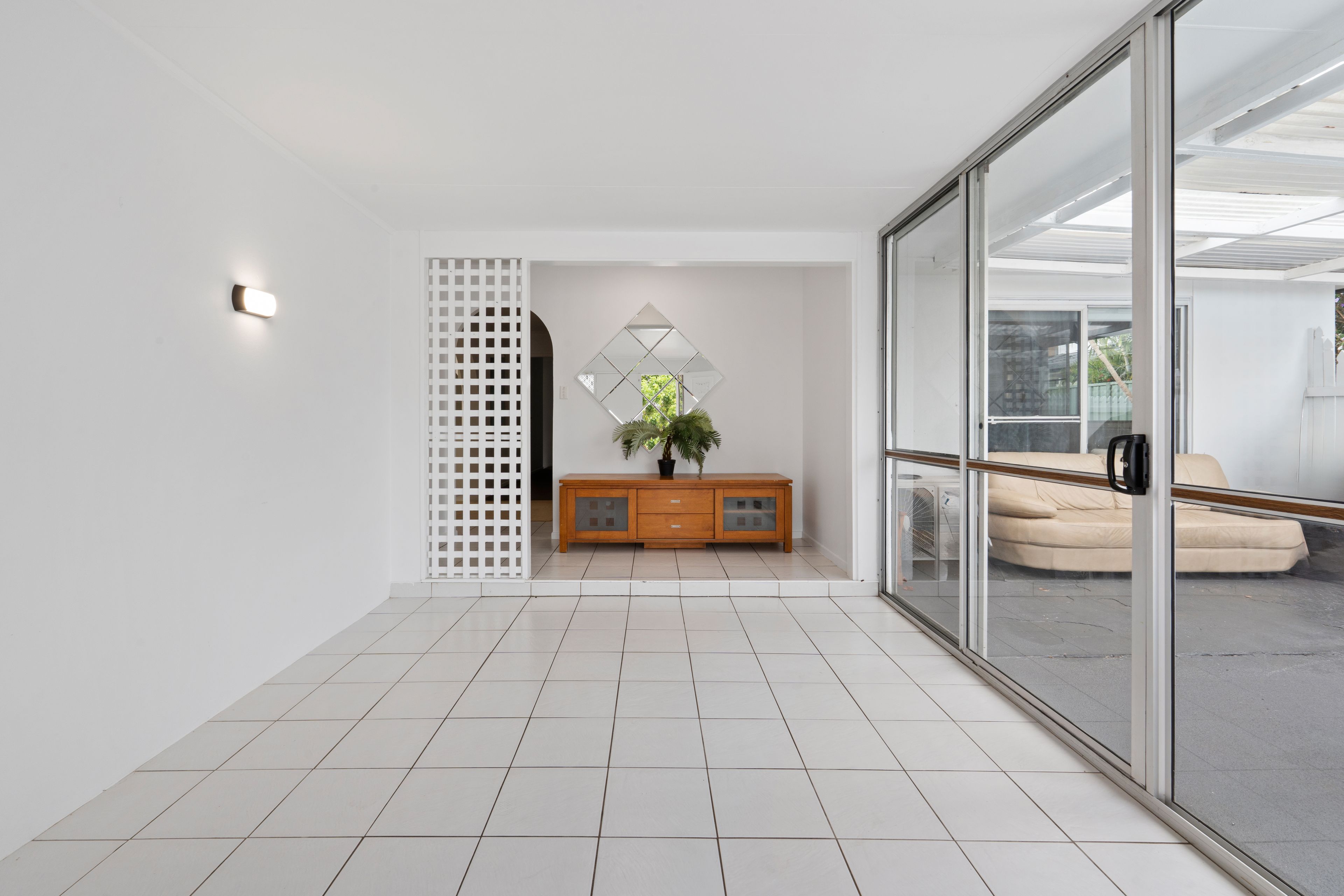 6 Mascala Parade, Mermaid Waters, QLD 4218