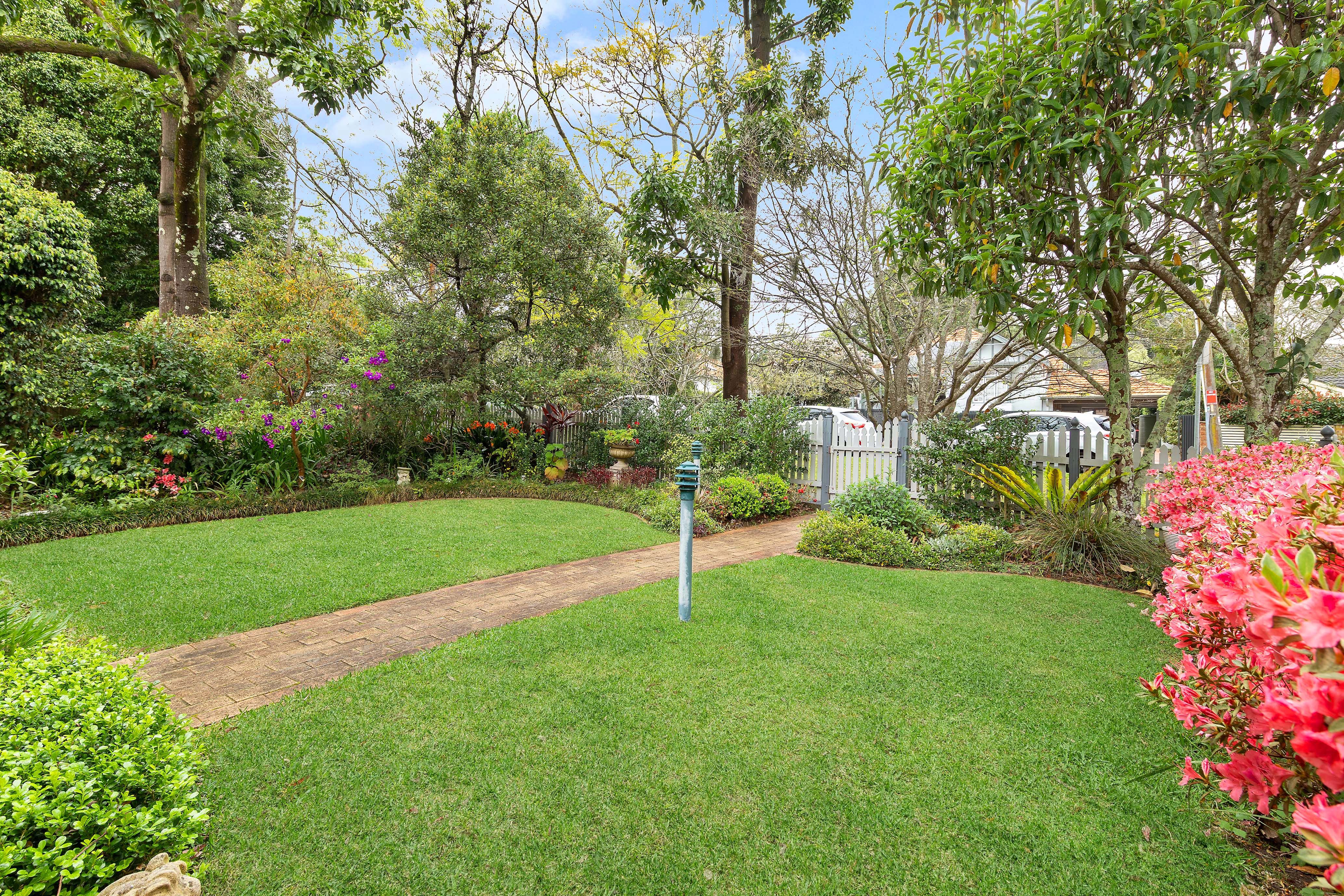 2/2 Burns Road — photo 9 of 9