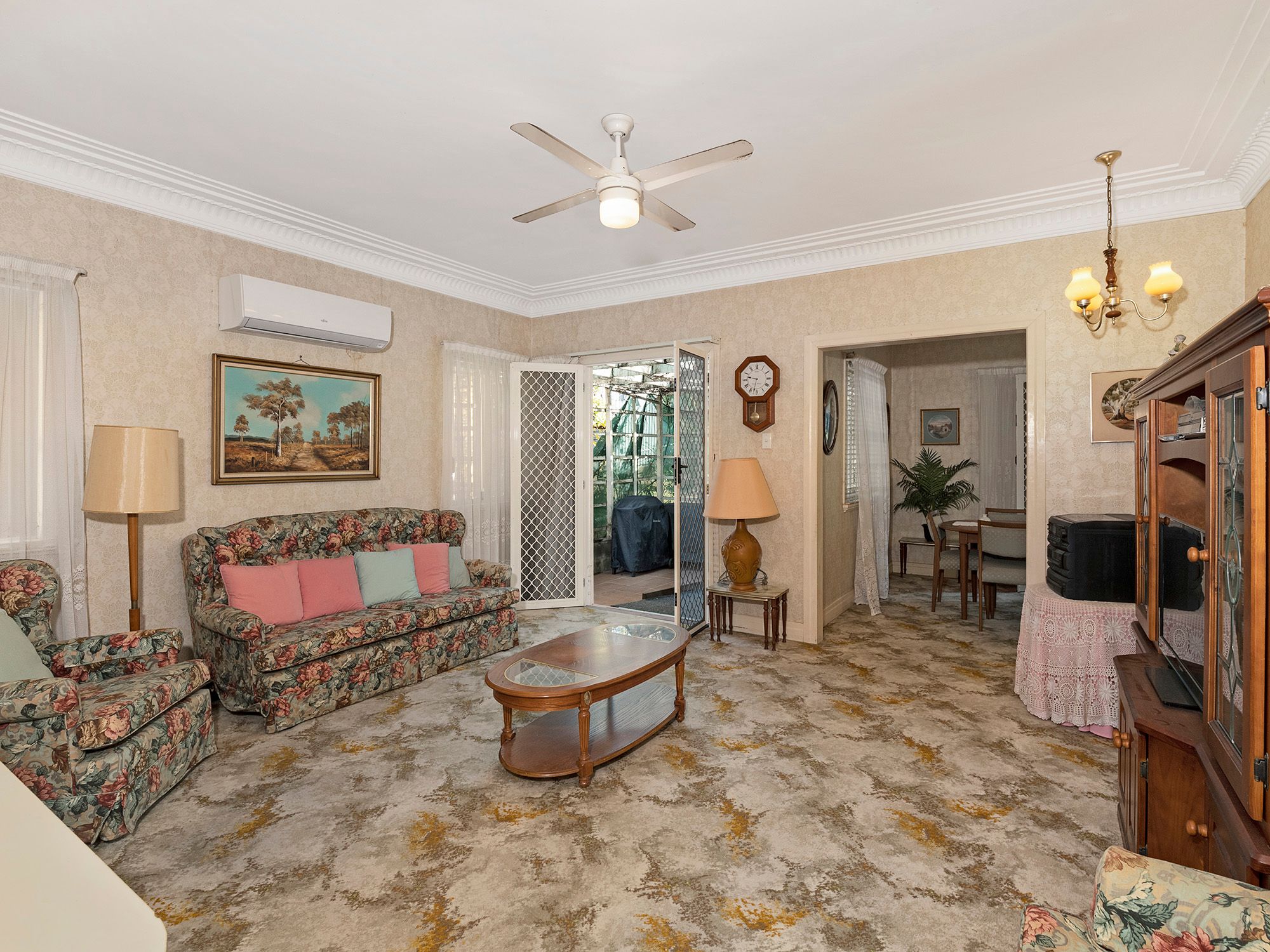 124 Nursery Road, Holland Park West, QLD 4121