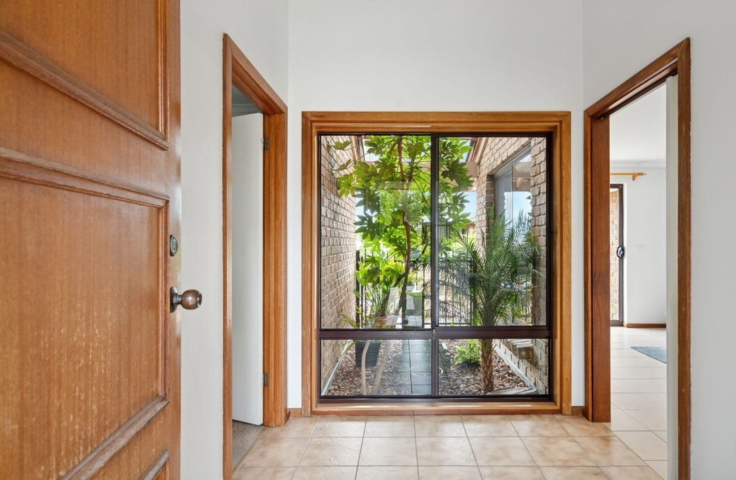 8 Monaco Circuit, Aberfoyle Park, SA 5159