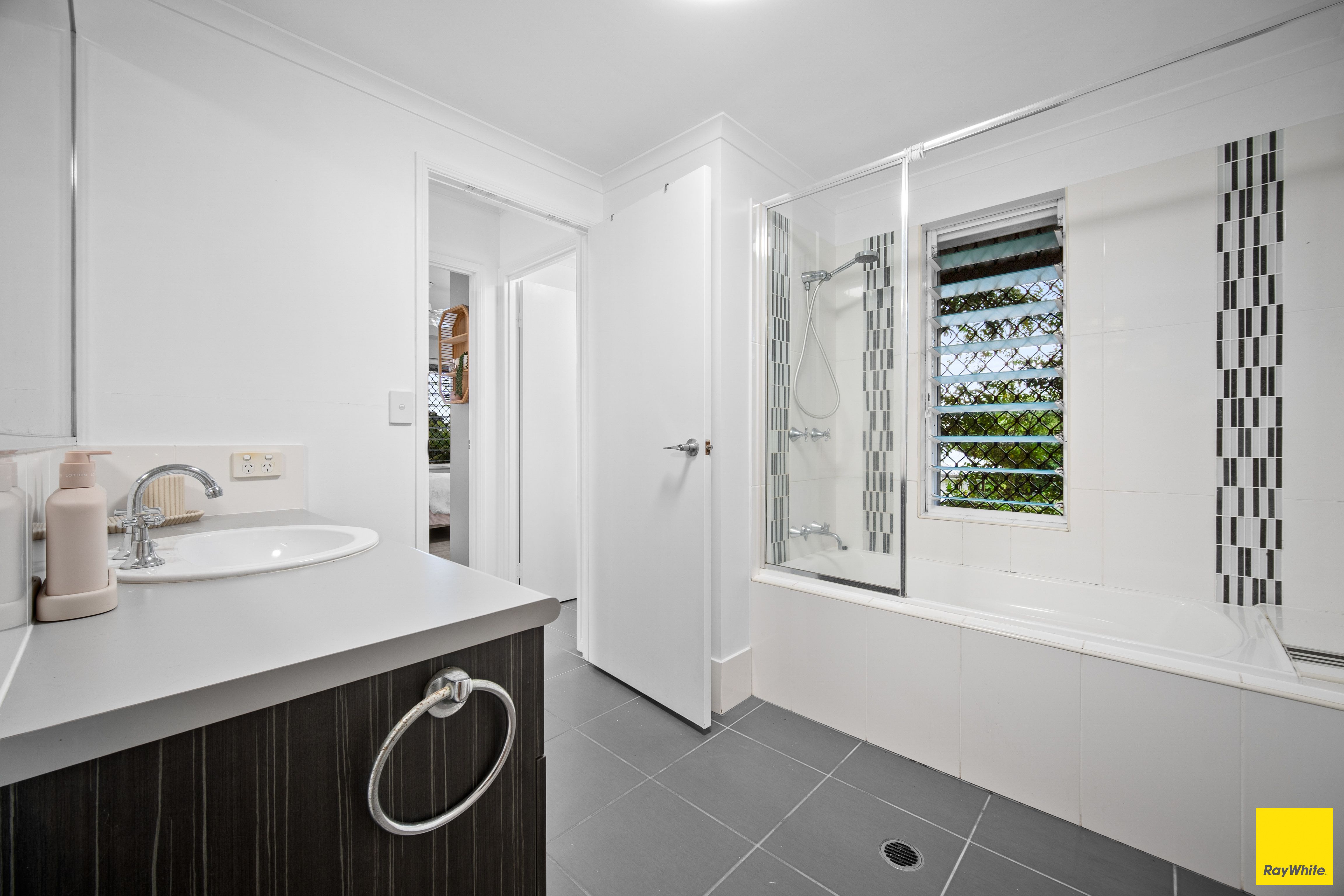 4/109 Callaghan Street — photo 11 of 15