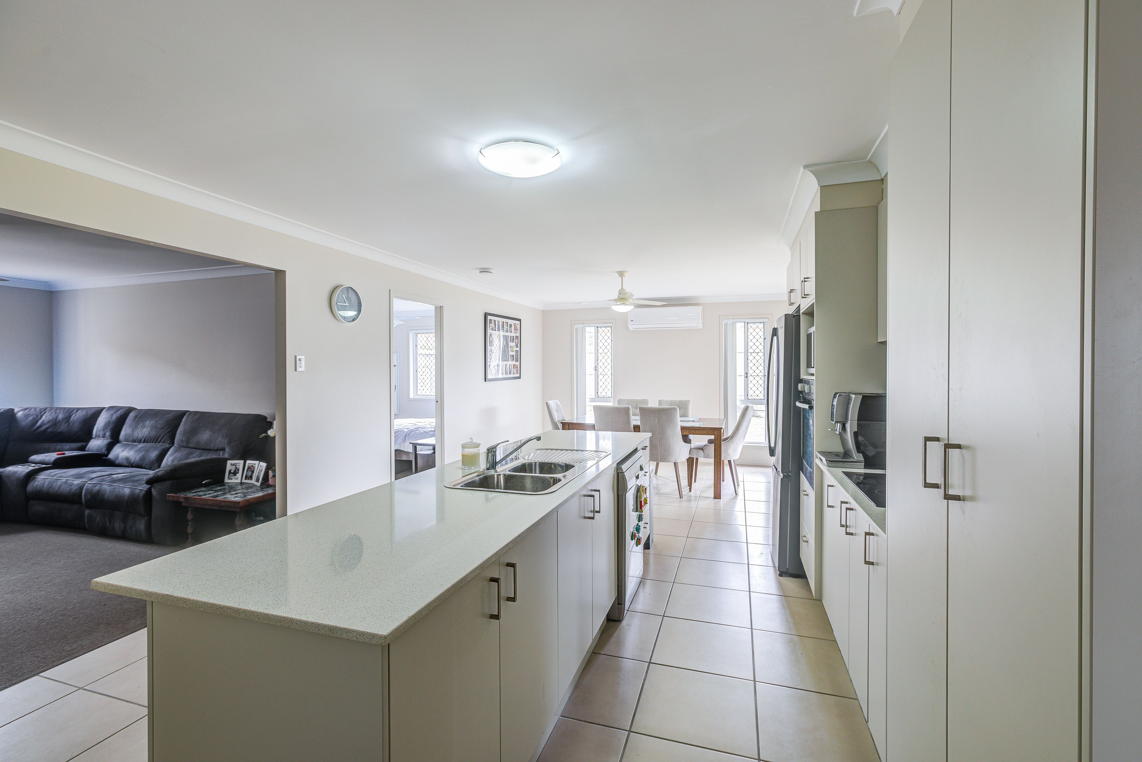 11 Linfield Street, Hillcrest, QLD 4118