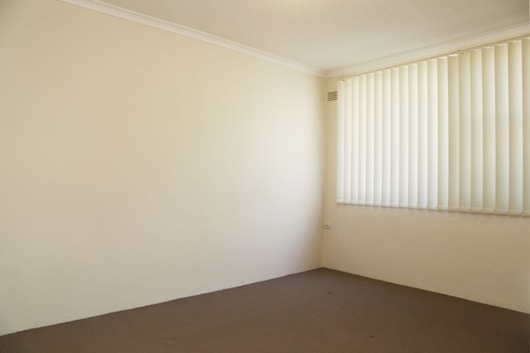 2/35 Victoria Street — photo 3 of 4