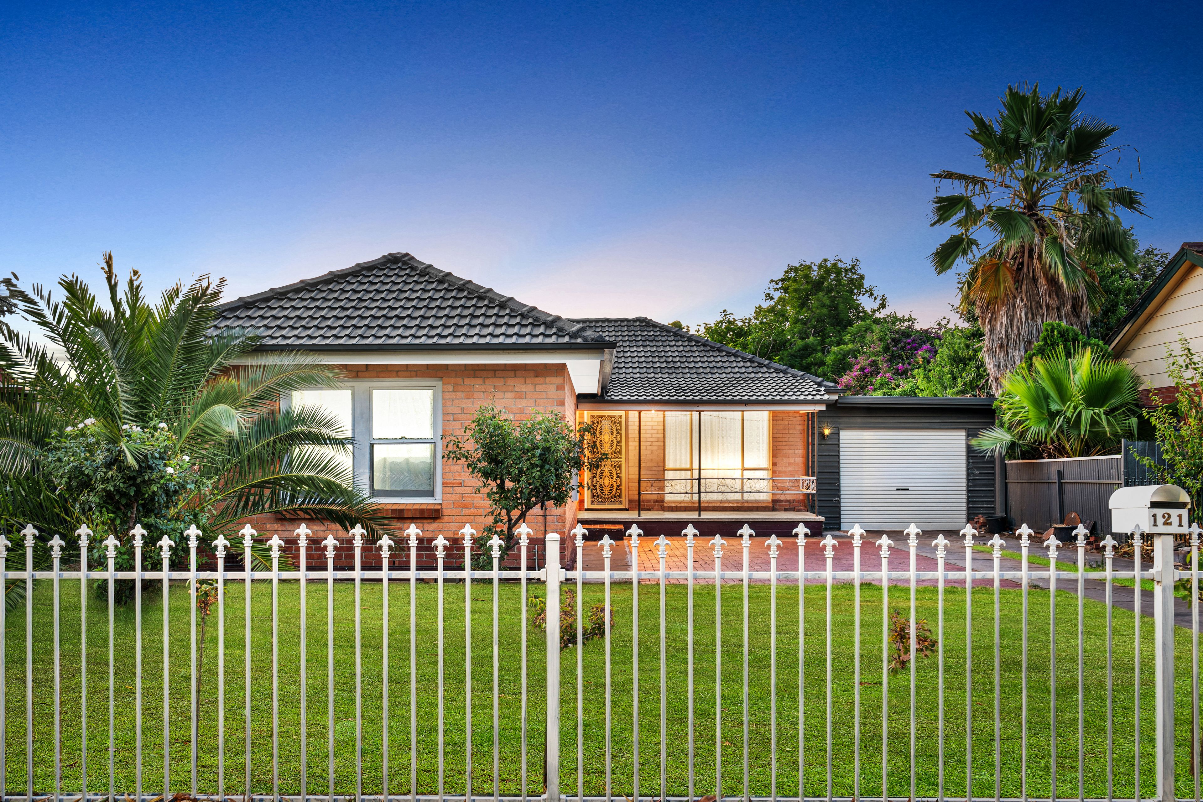 121 Peachey Road