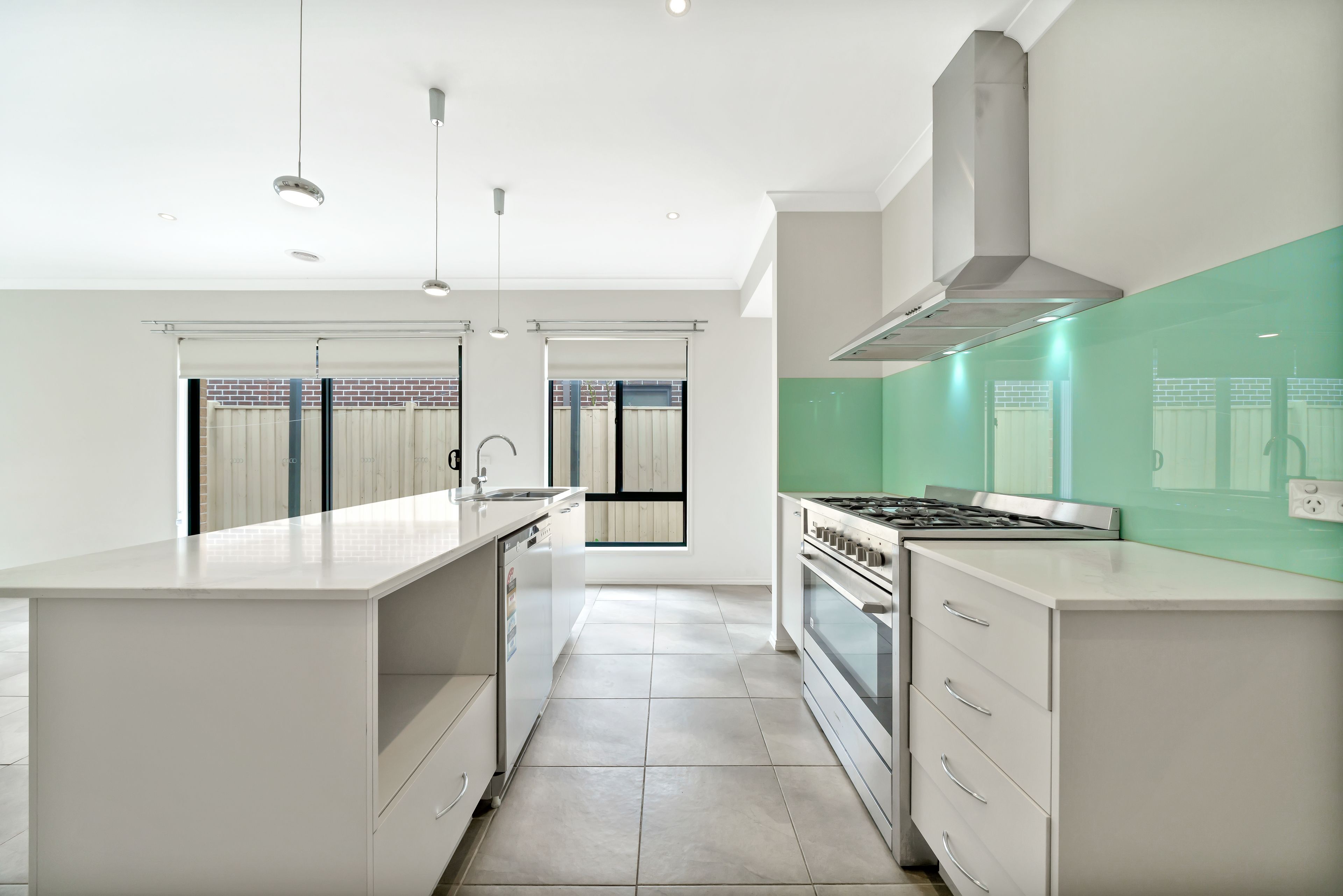 10 Lilydale Avenue — photo 3 of 18