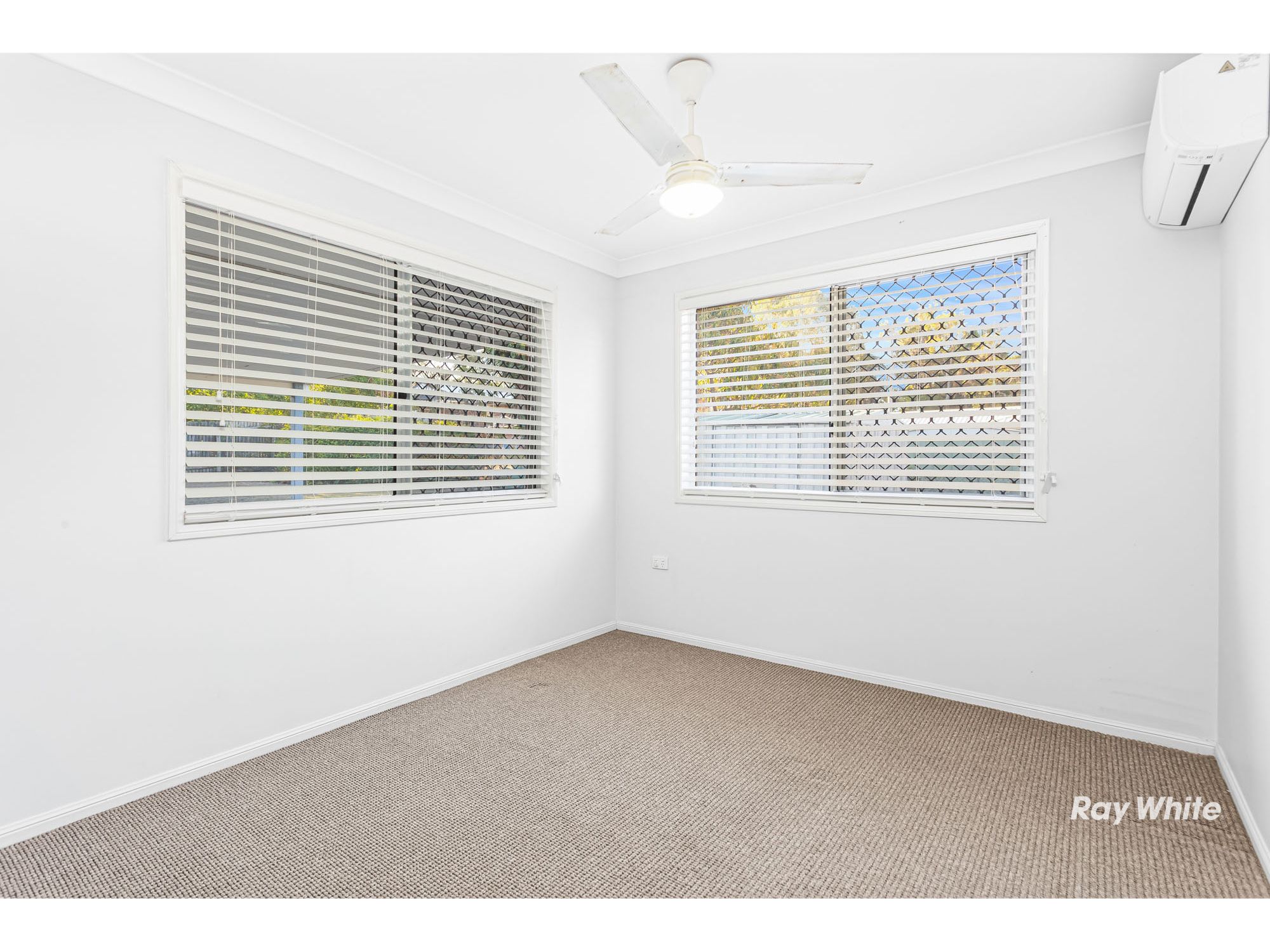 6 Rowe Crescent — photo 6 of 12