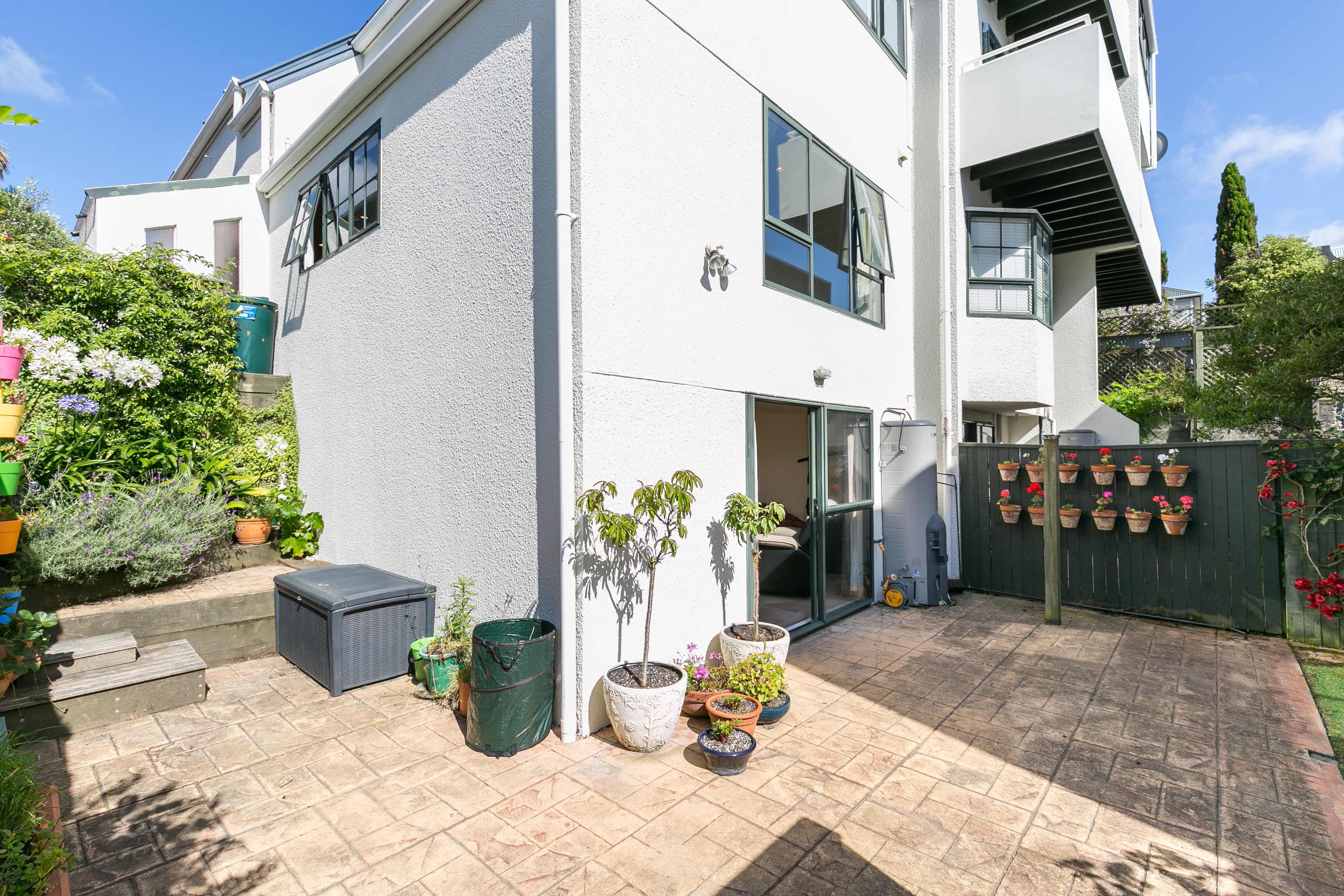 16J Hobson Street, Thorndon, Wellington City