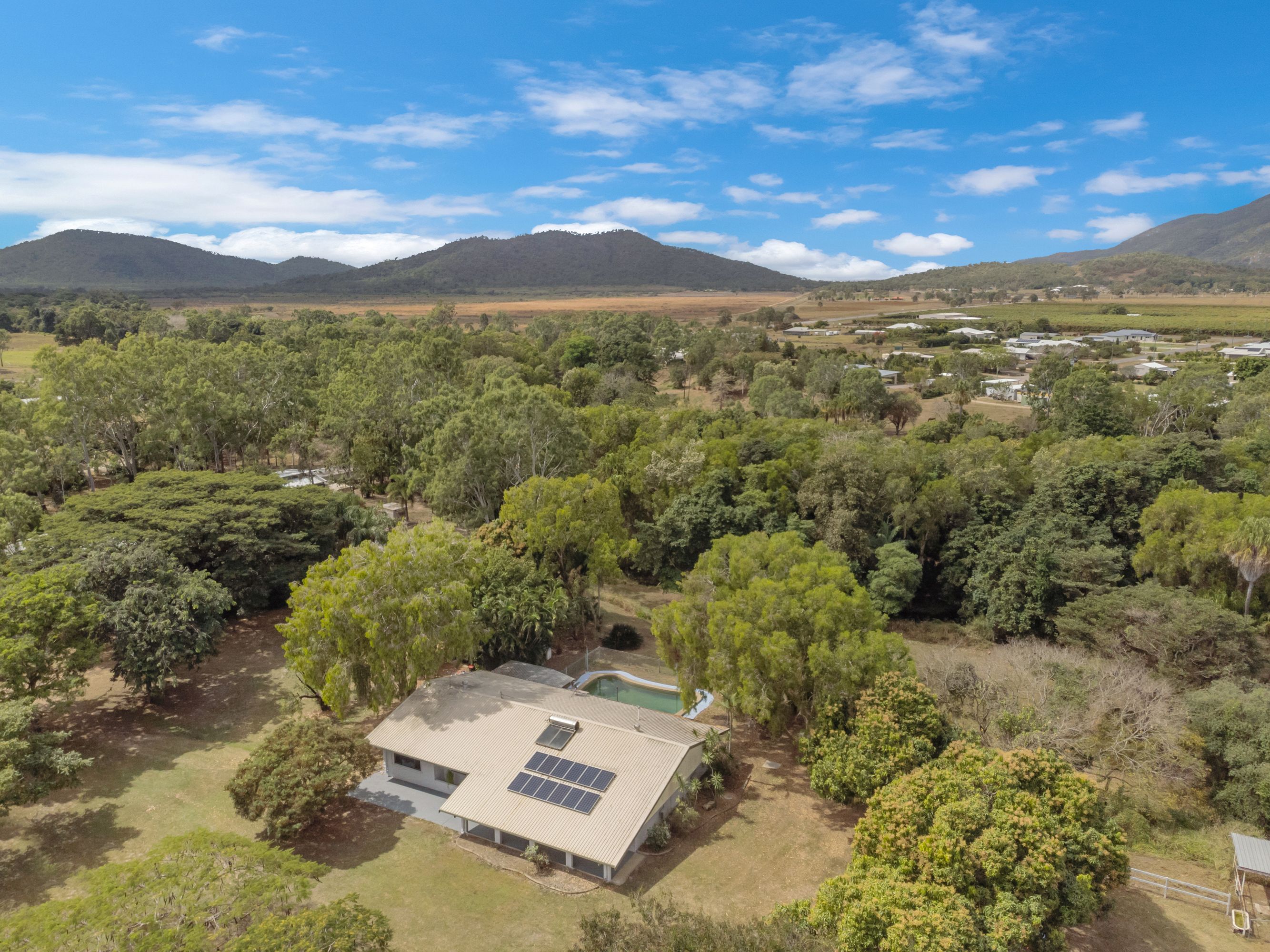 5 Alligator Creek Road, Alligator Creek, QLD 4816