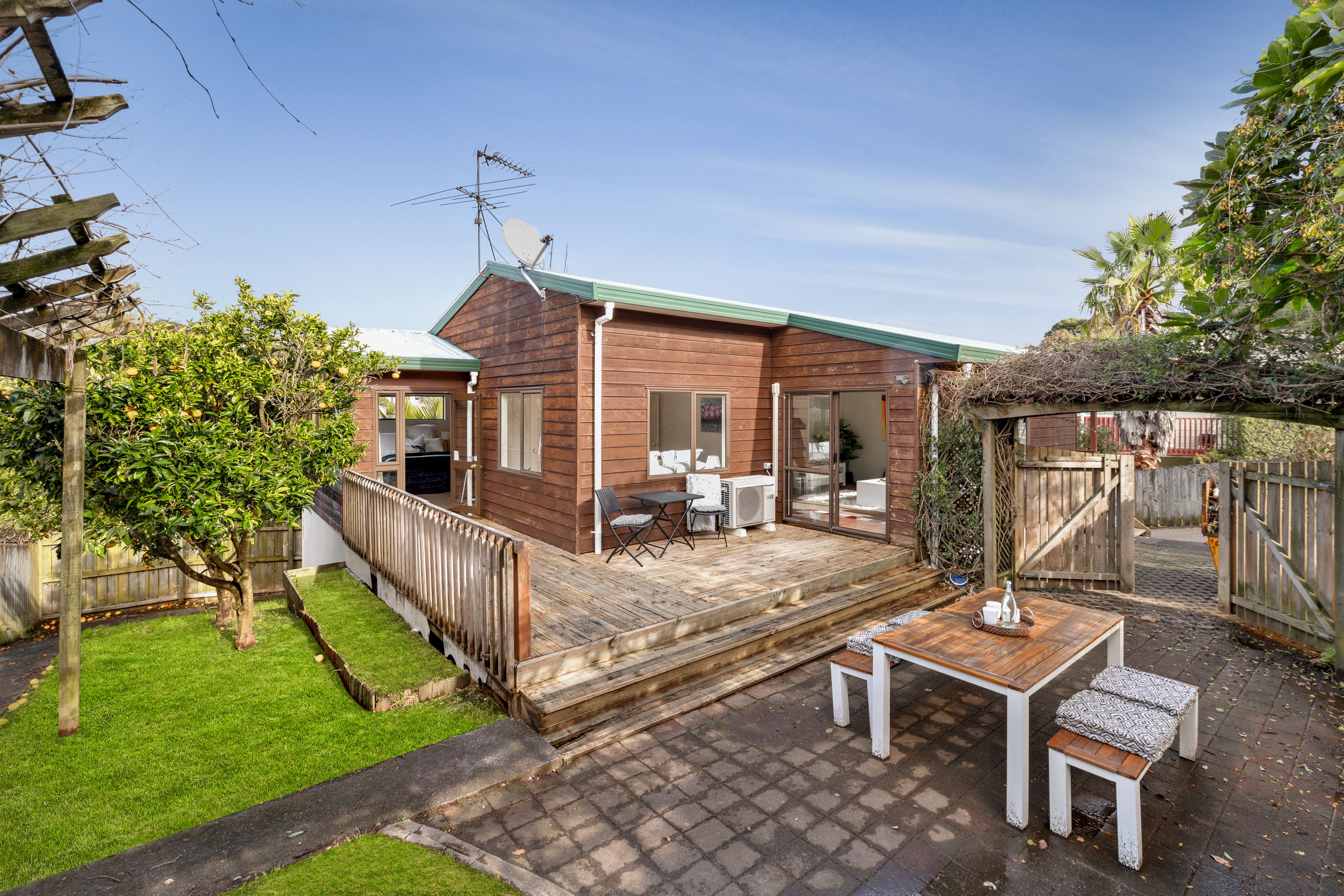 12A Fernlea Rise, Glenfield, North Shore City