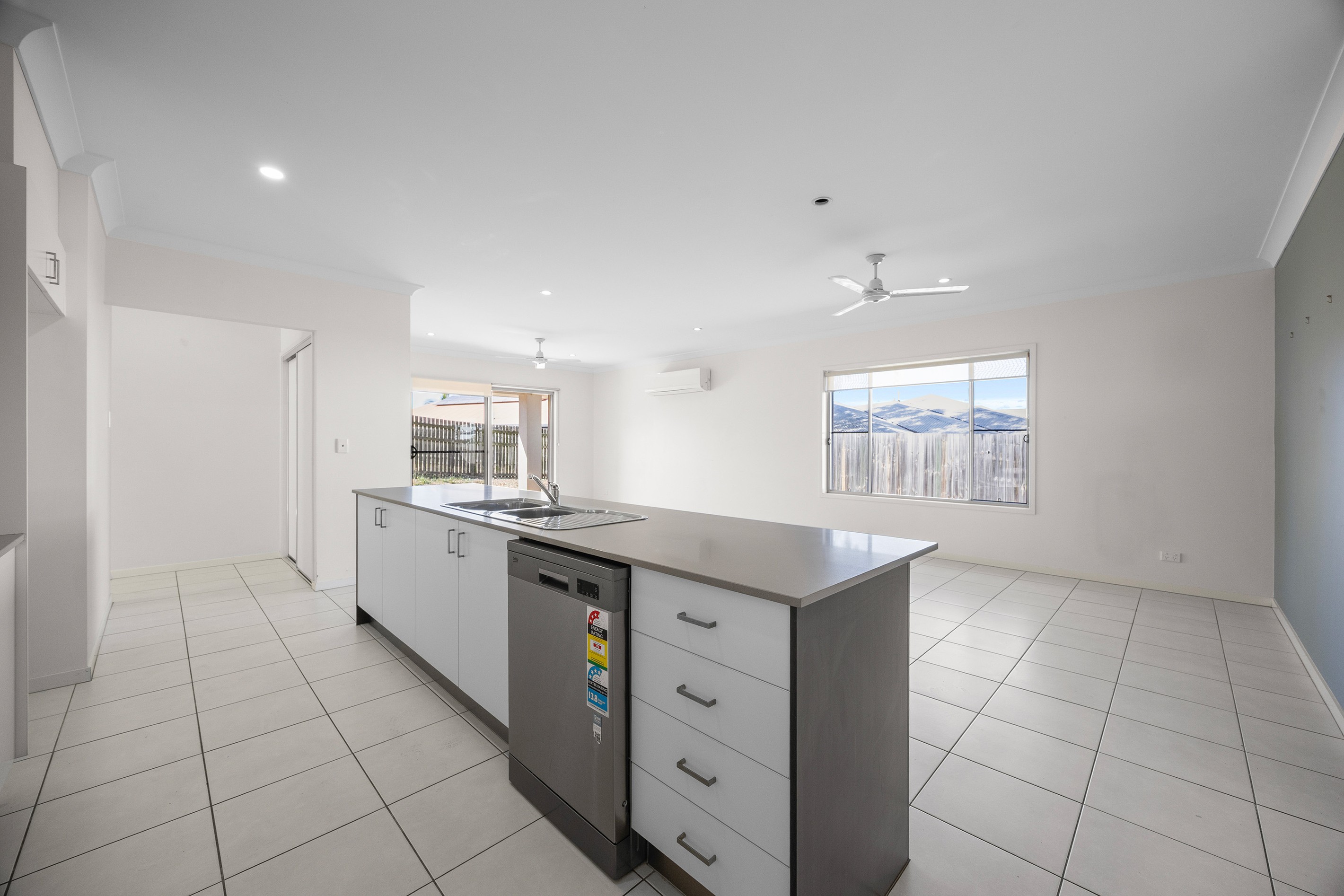 4 Wentworth Place, Glen Eden, QLD 4680