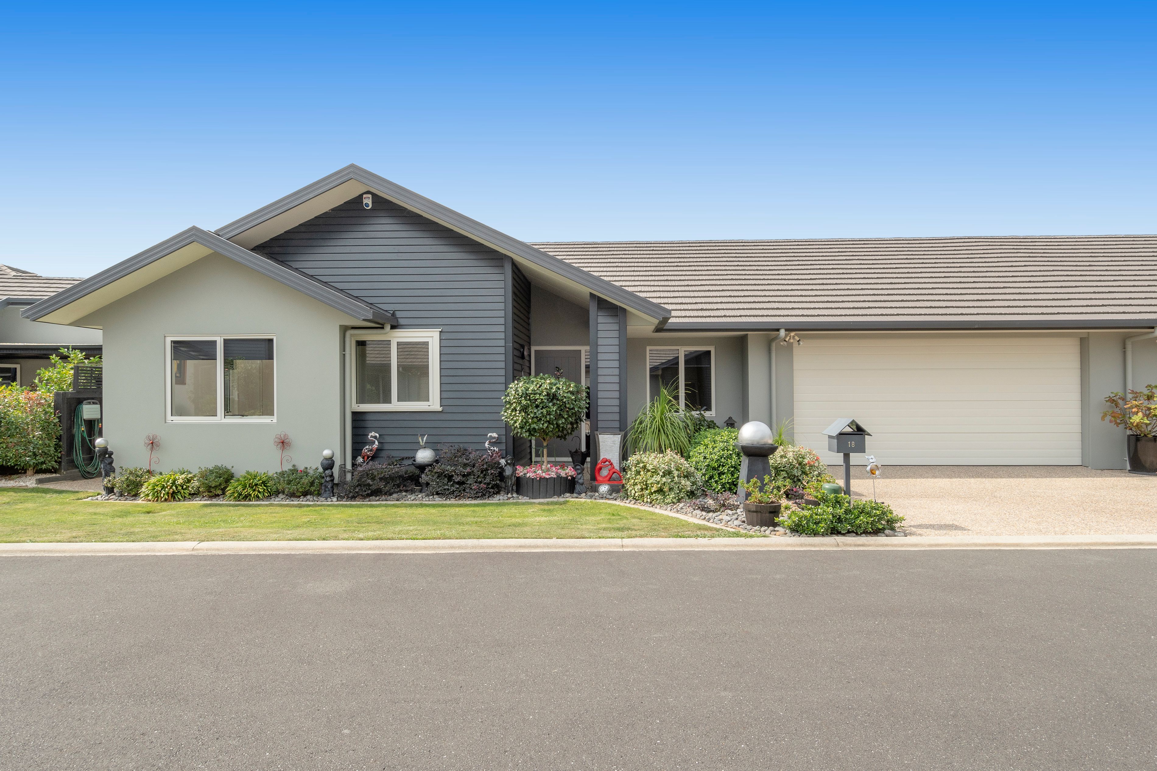 18 Bridgewater Way, Pyes Pa, Tauranga City